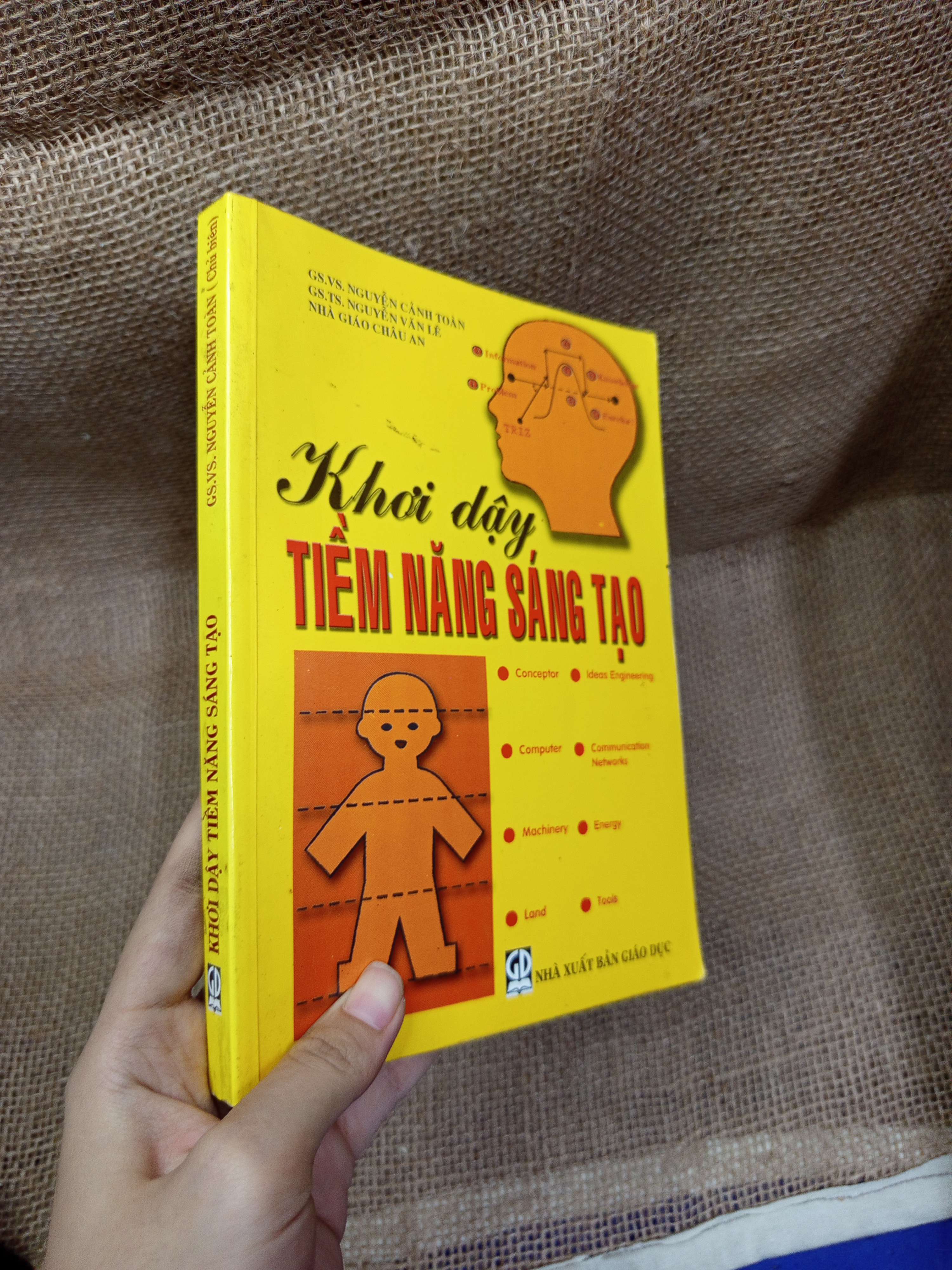 Khơi dậy tiềm năng sáng tạo - Nguyễn Cảnh Toàn 2004 mới 70% bẩn bìa, ố, có chữ (Sách giáo khoa - giáo trình) HLSC