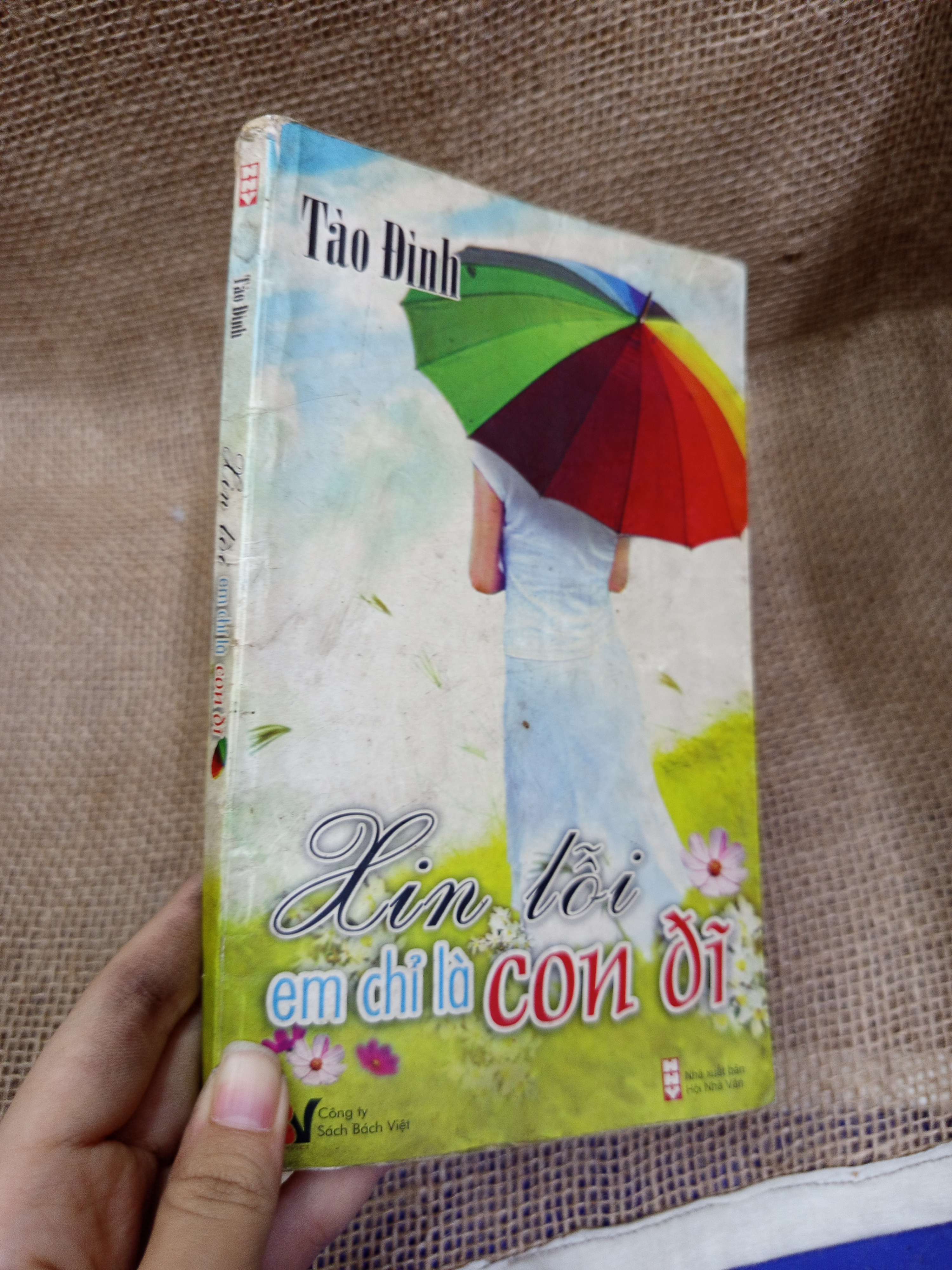 Xin lỗi em chỉ là con đĩ - Tào Đình 2010 mới 80% bẩn bìa, ố (Sách văn học) HLSC