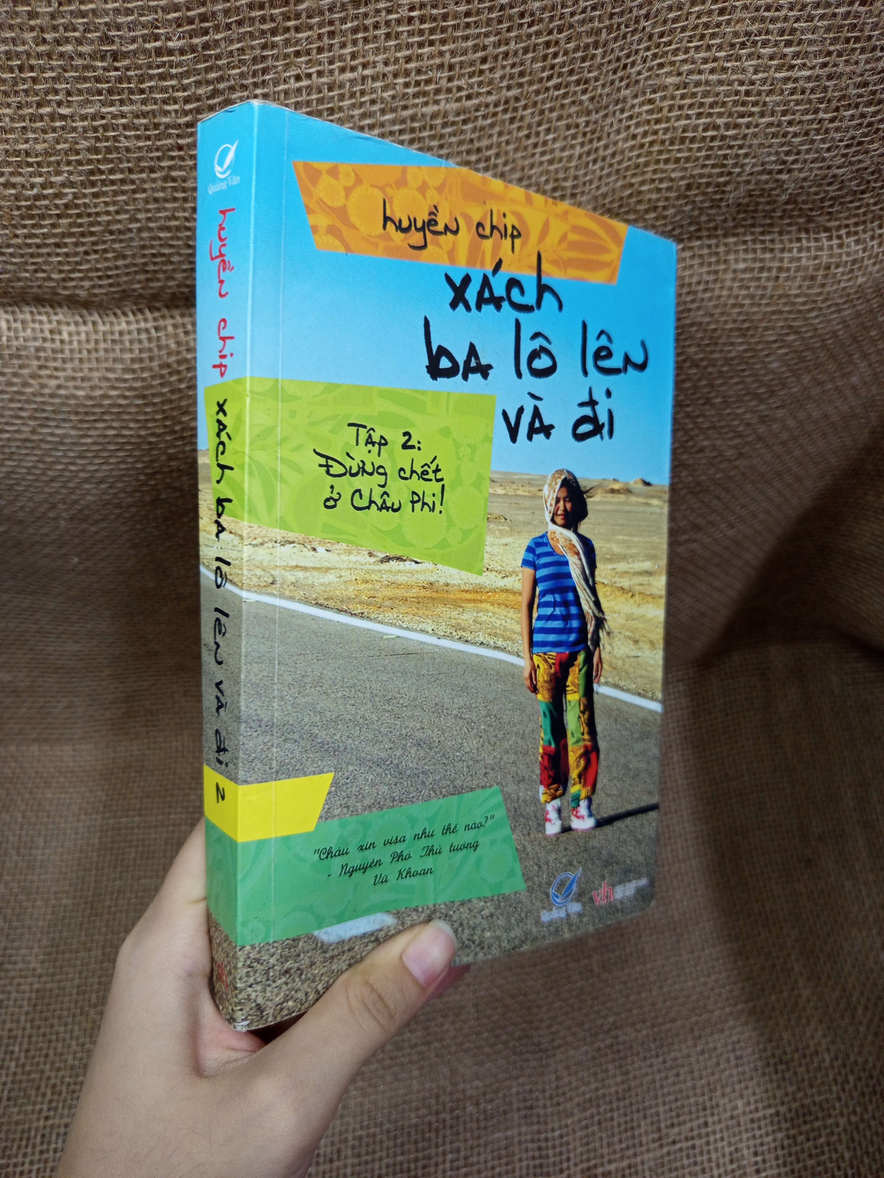 Xách ba lô lên và đi tập 2: Đừng chết ở Châu Phi! - Huyền Chip 2013 mới 80% bẩn bìa, ố (Kỹ năng sống) HCM