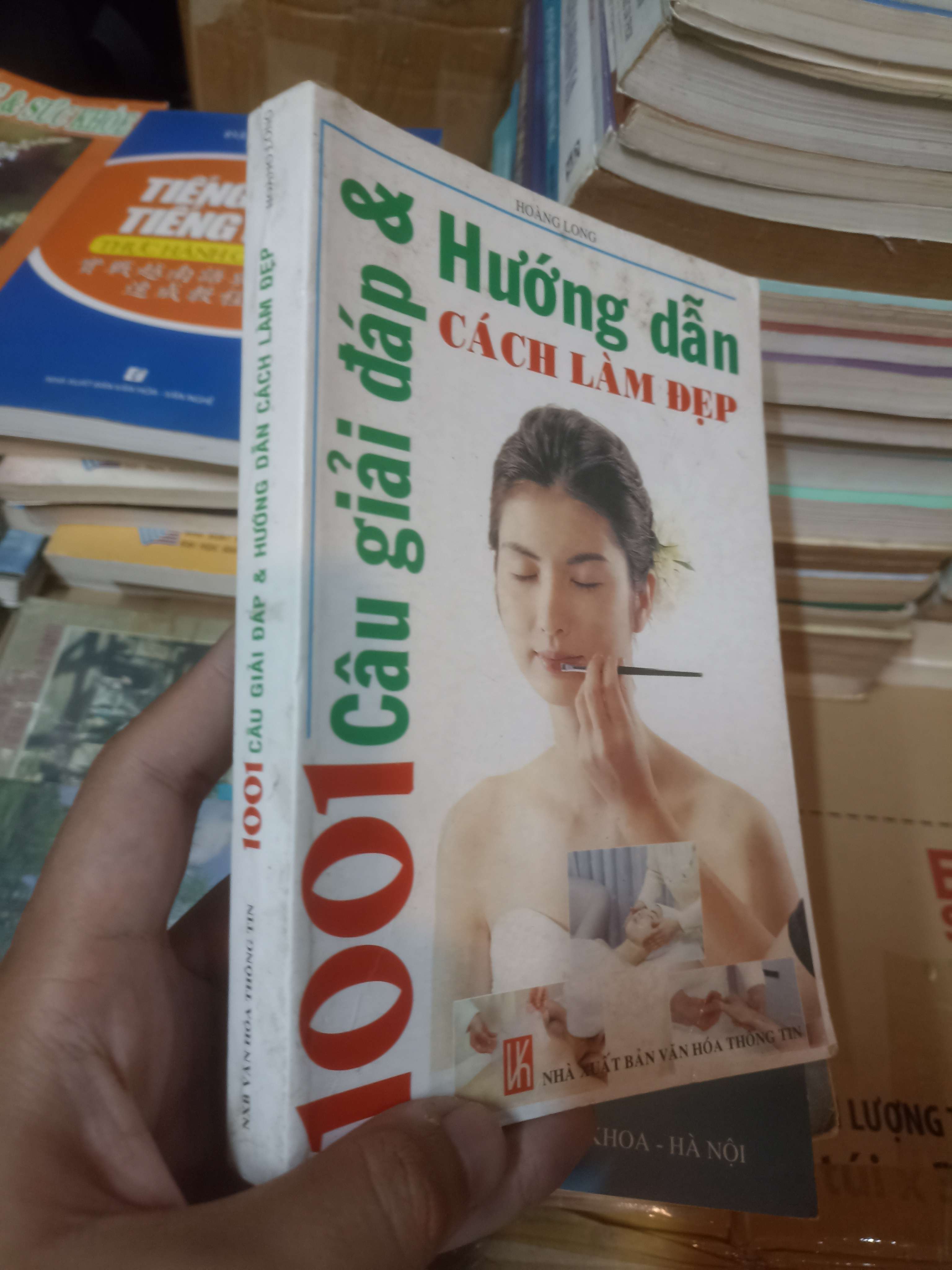 1001 câu giải đáp & hướng dẫn cách làm đẹp - Hoàng Long (Sách kiến thức tổng hợp) NSX