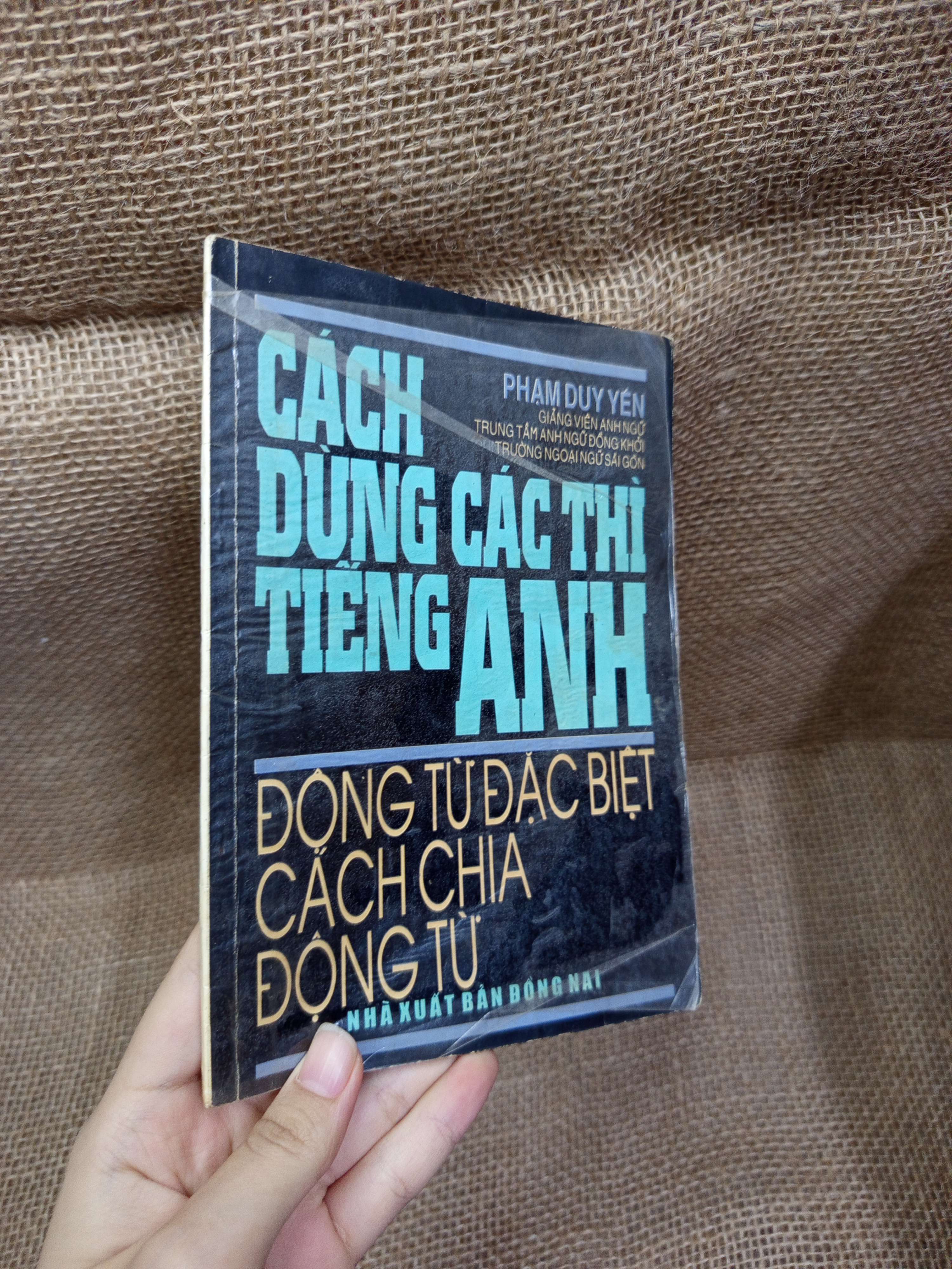 Cách dùng các thì tiếng Anh - Động từ đặc biệt cách chia động từ - Phạm Duy Yến 1995 mới 80% bẩn bìa, ố (Sách tự học tiếng Anh) HCM