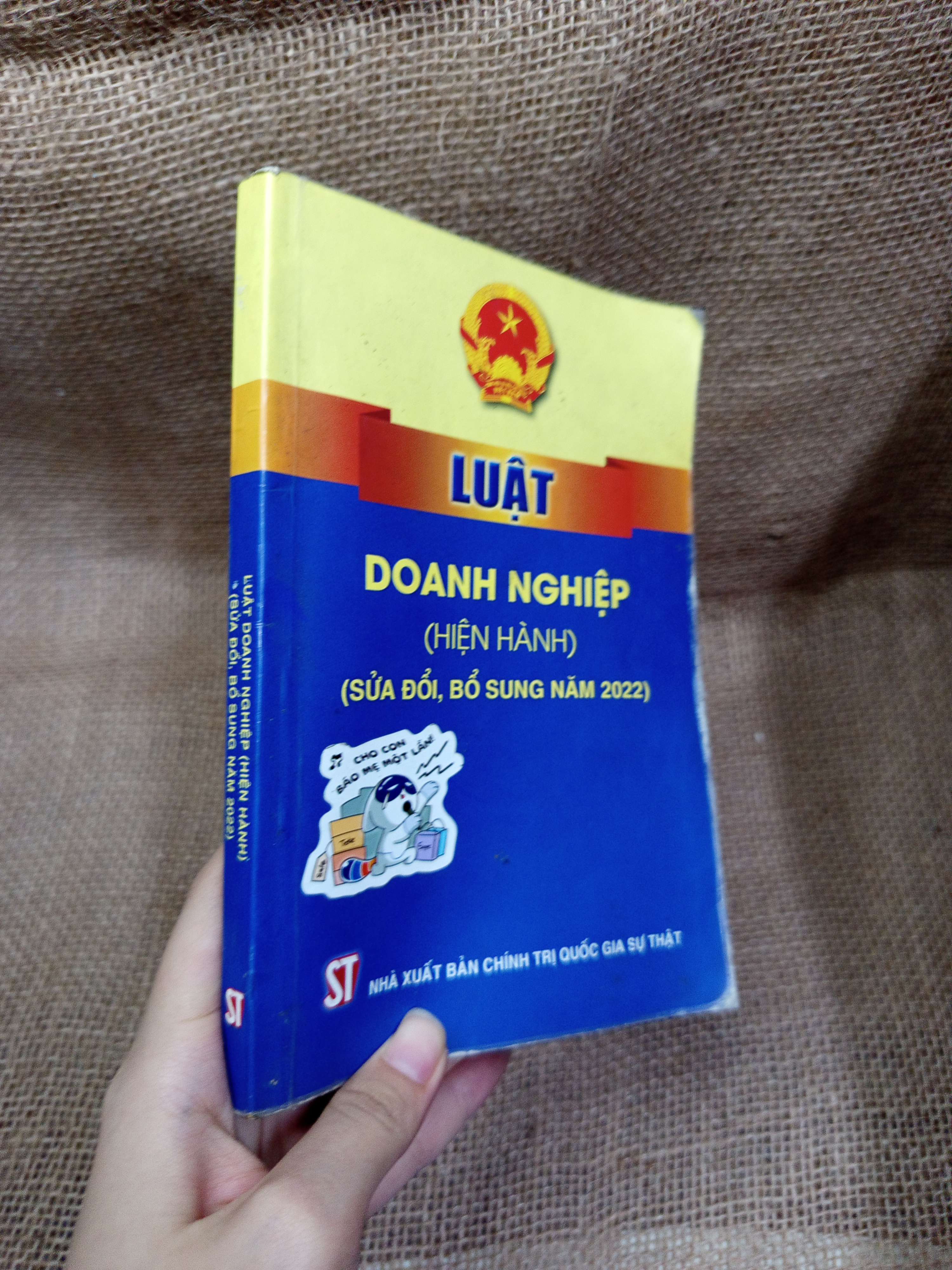 Luật doanh nghiệp (hiện hành) (Sửa đổi, bổ sung năm 2022) 2022 mới 80% bẩn bìa, ố (Sách chính trị - pháp lý) HLSC