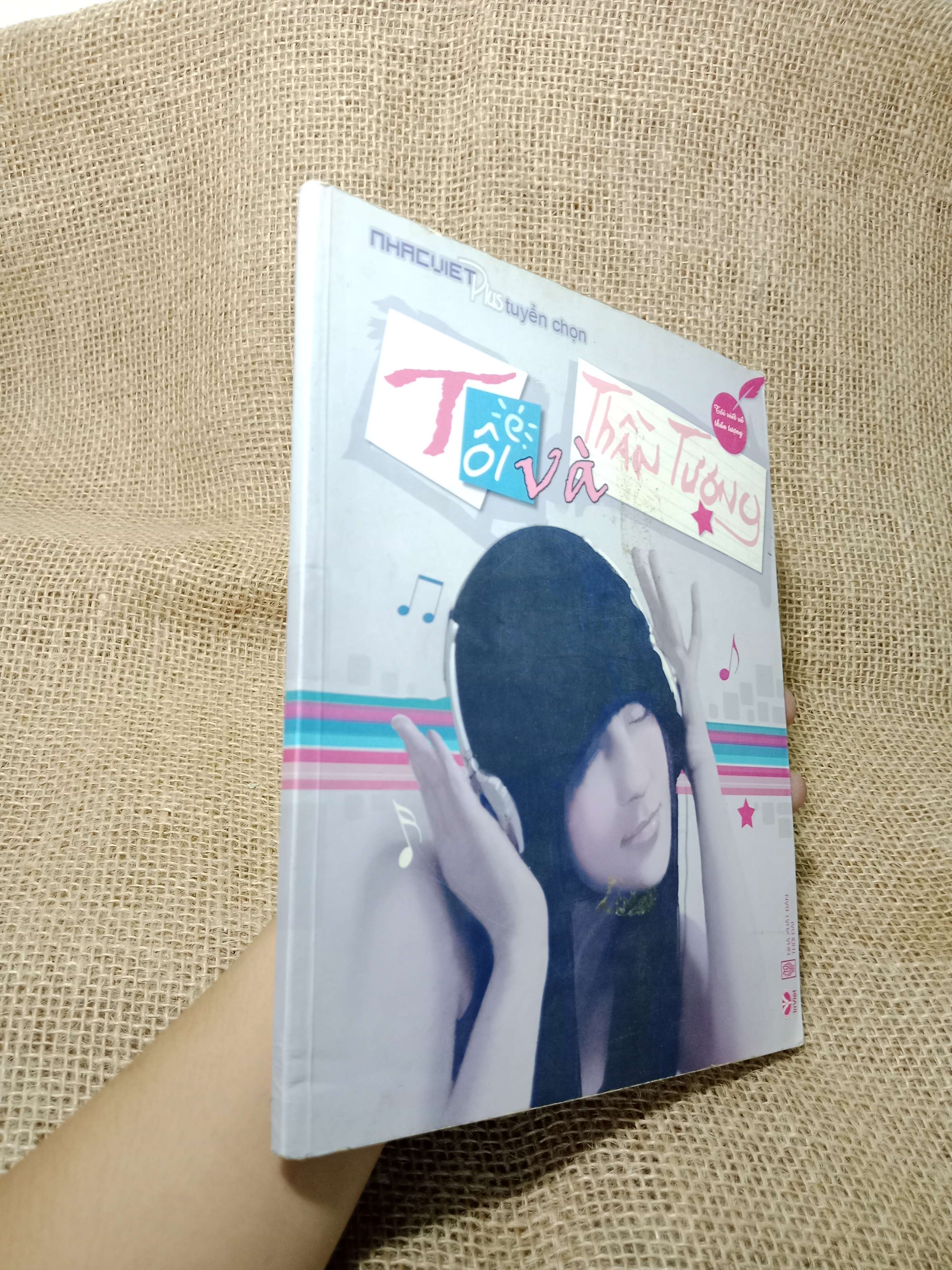 Tôi và thần tượng - NHACVIET 2010 mới 80% (Sách kiến thức tổng hợp) HLSC