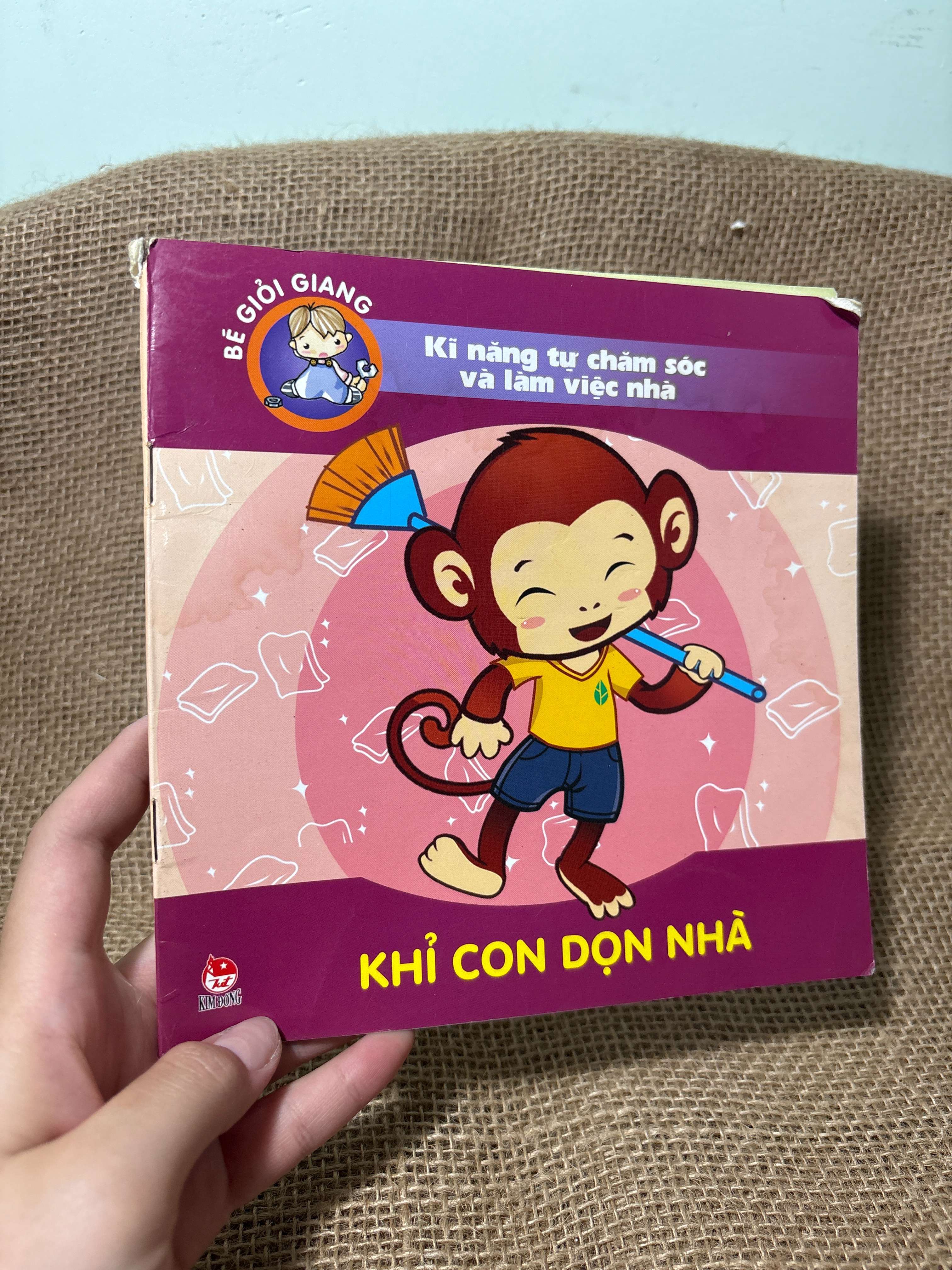 Khỉ con dọn nhà 2012 mới 70% , tróc gáy (Sách thiếu nhi) HCM
