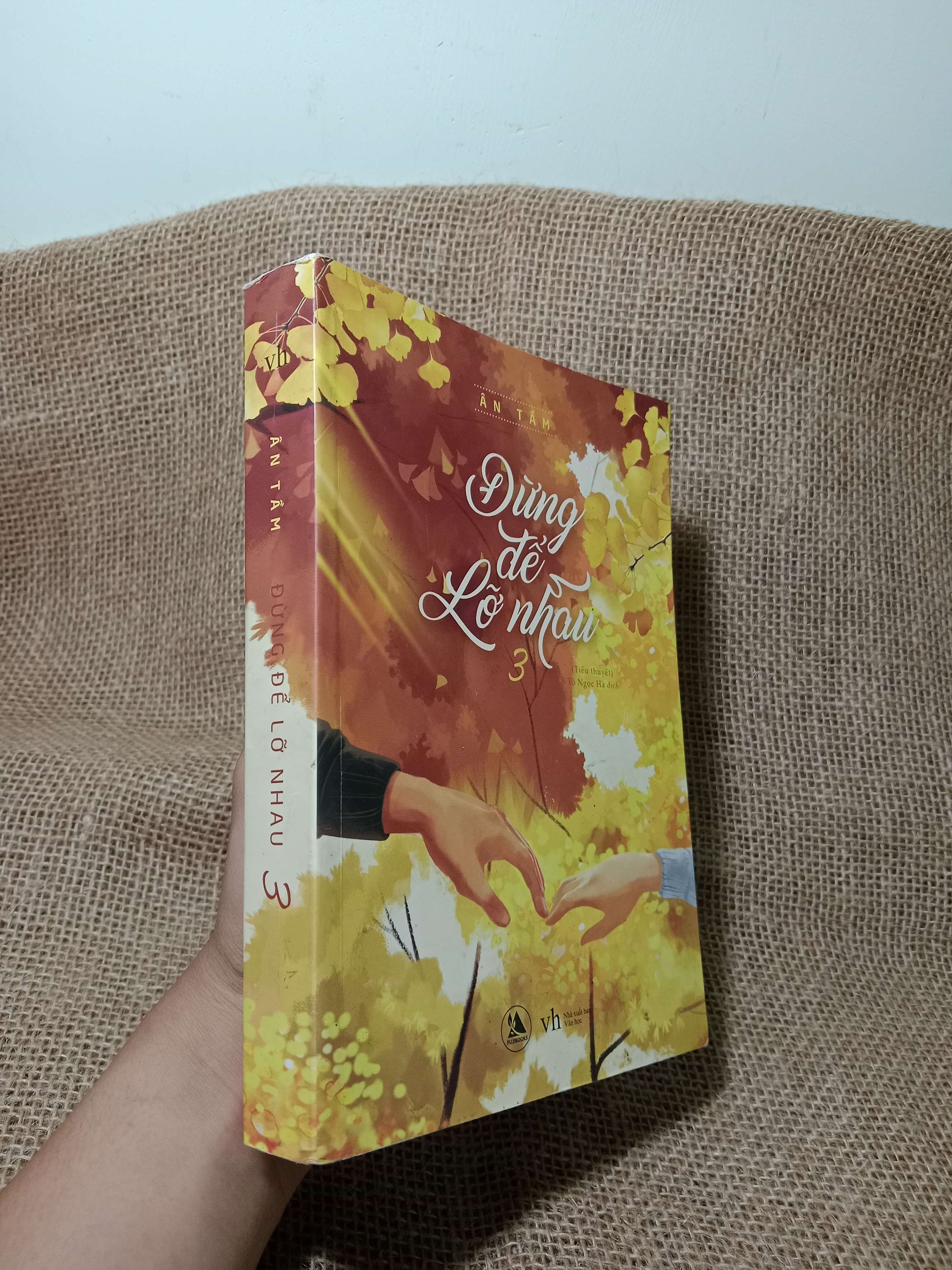 Đừng để lạc nhau 3 - Ân Tầm 2018 mới 60% , có vệt nước, bị ẩm (Sách văn học) HLSC