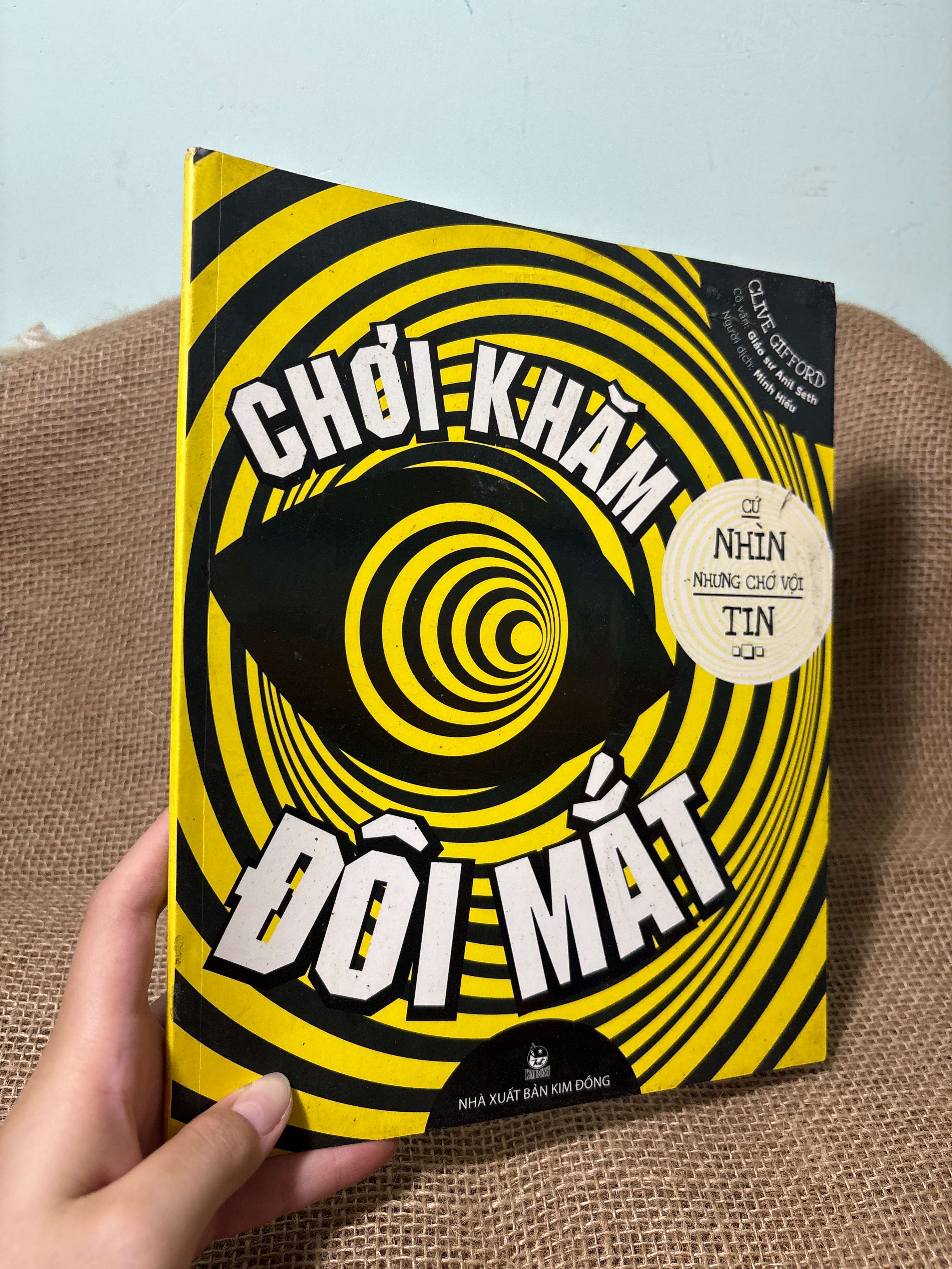 Chơi khăm đôi mắt - Clive Gifford mới 80% (Sách thiếu nhi) HCM