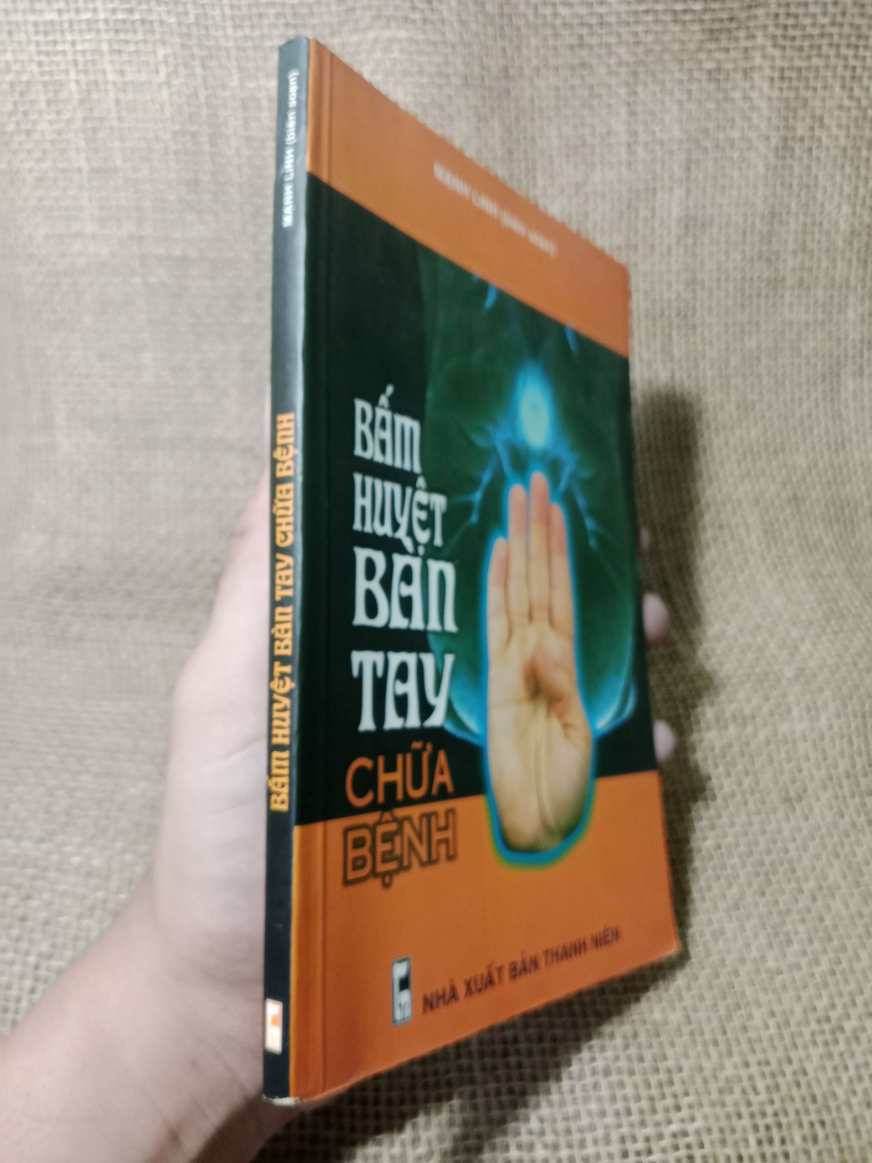 Bấm huyệt bàn tay chữa bệnh - Mạnh Linh 2002 mới 80% (Sách Y học - Sức khỏe - Thể thao) HCM