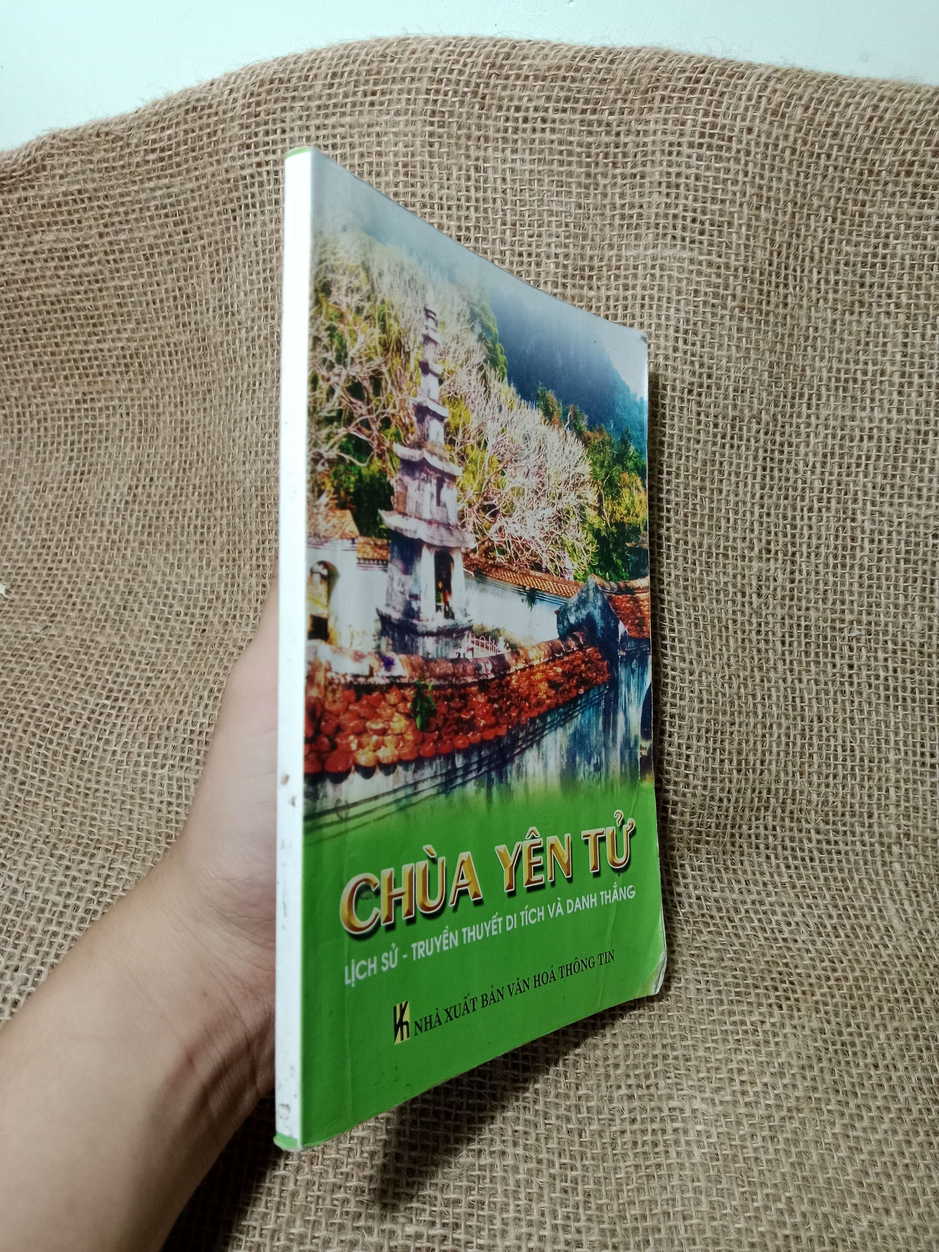 Chùa Yên Tử lịch sử - truyền thuyết di tích và danh thắng 2006 mới 80% (Sách lịch sử - triết học) HCM