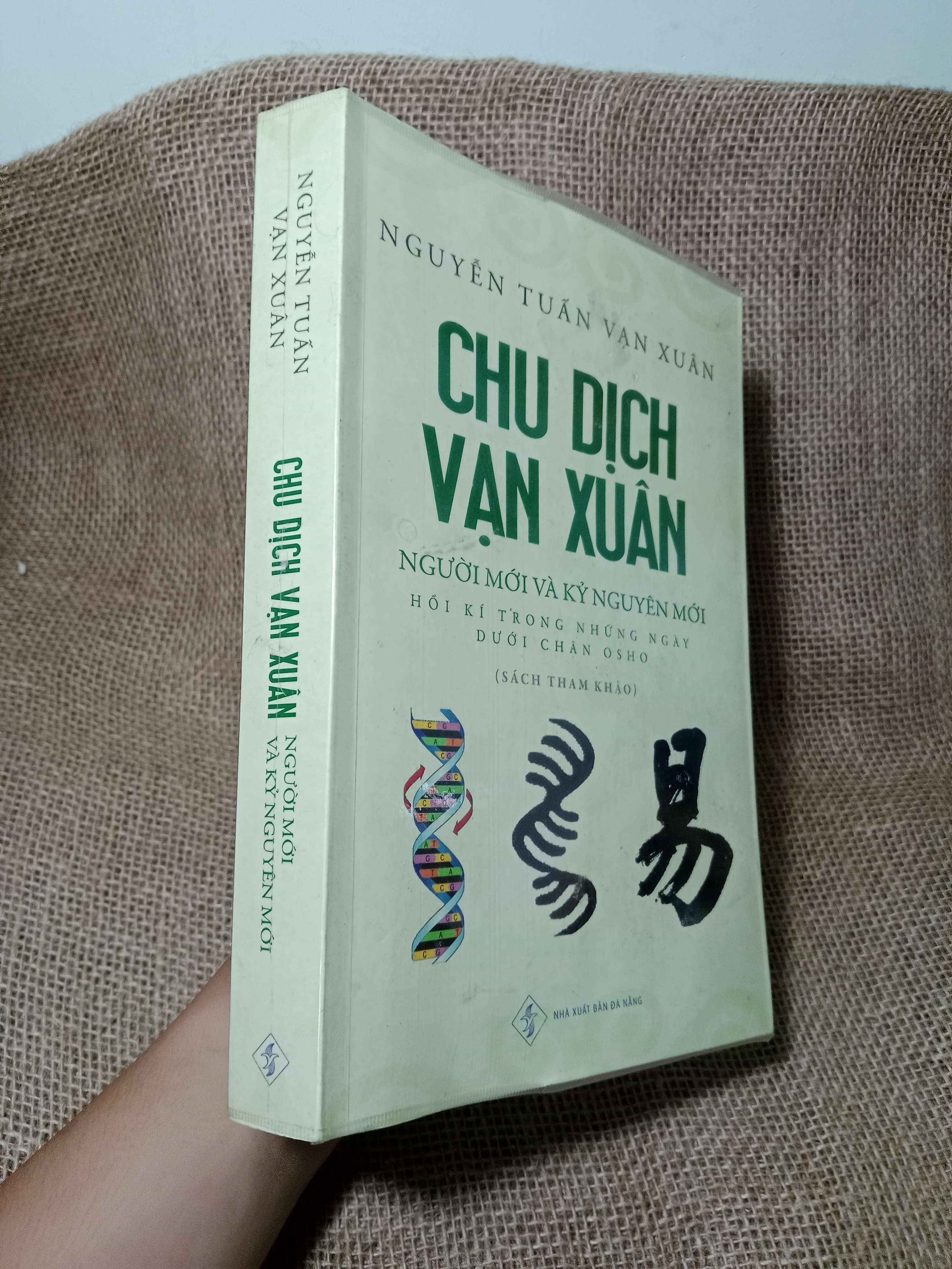 Chu dịch vạn xuân - Nguyễn Tuấn Vạn Xuân 2018 bìa cứng mới 80% (Sách lịch sử - triết học) HCM