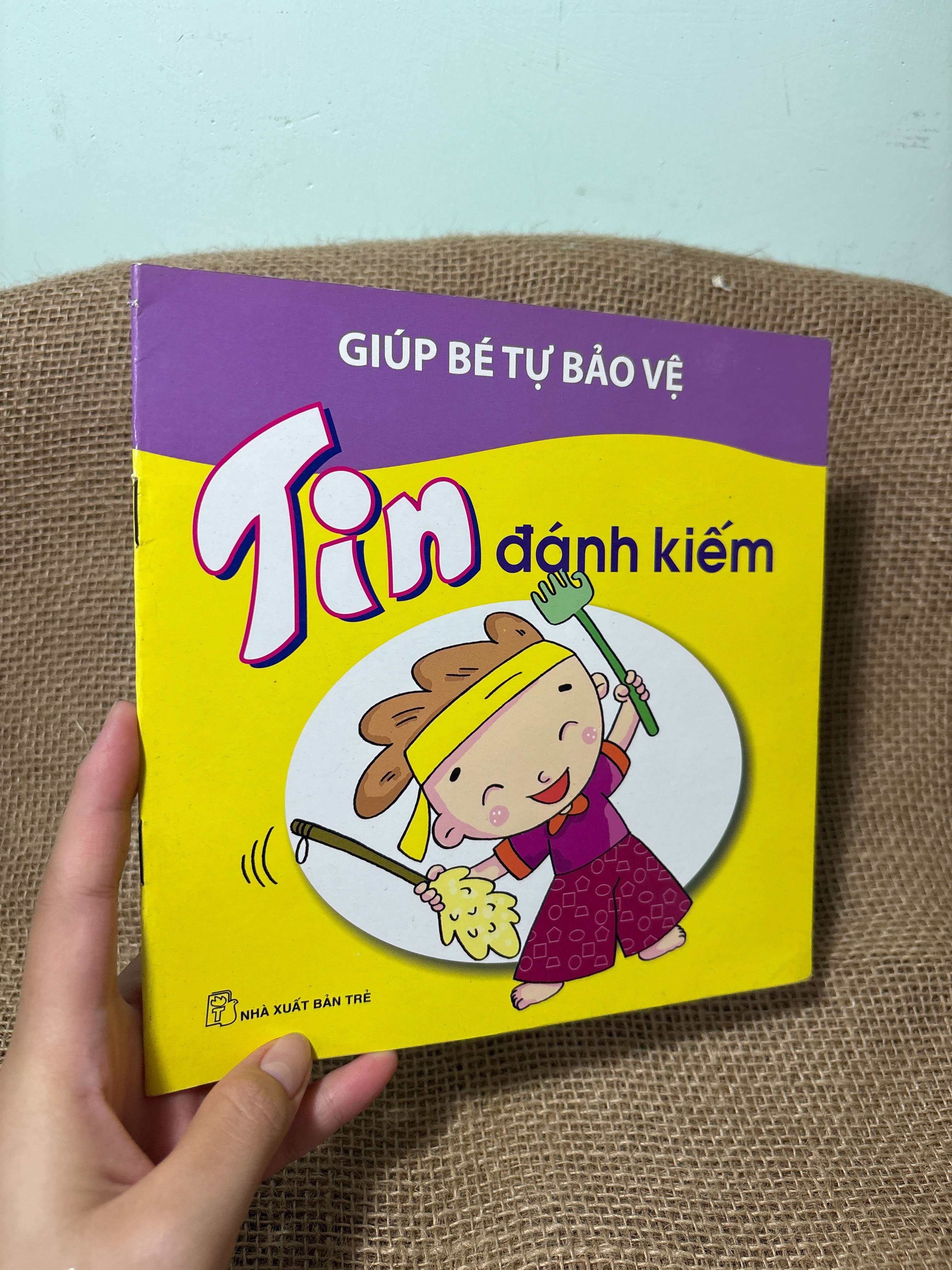Giúp bé tự bảo vệ Tin đánh kiếm 2011 mới 80% (Kiến thức - kỹ năng cho con) HCM