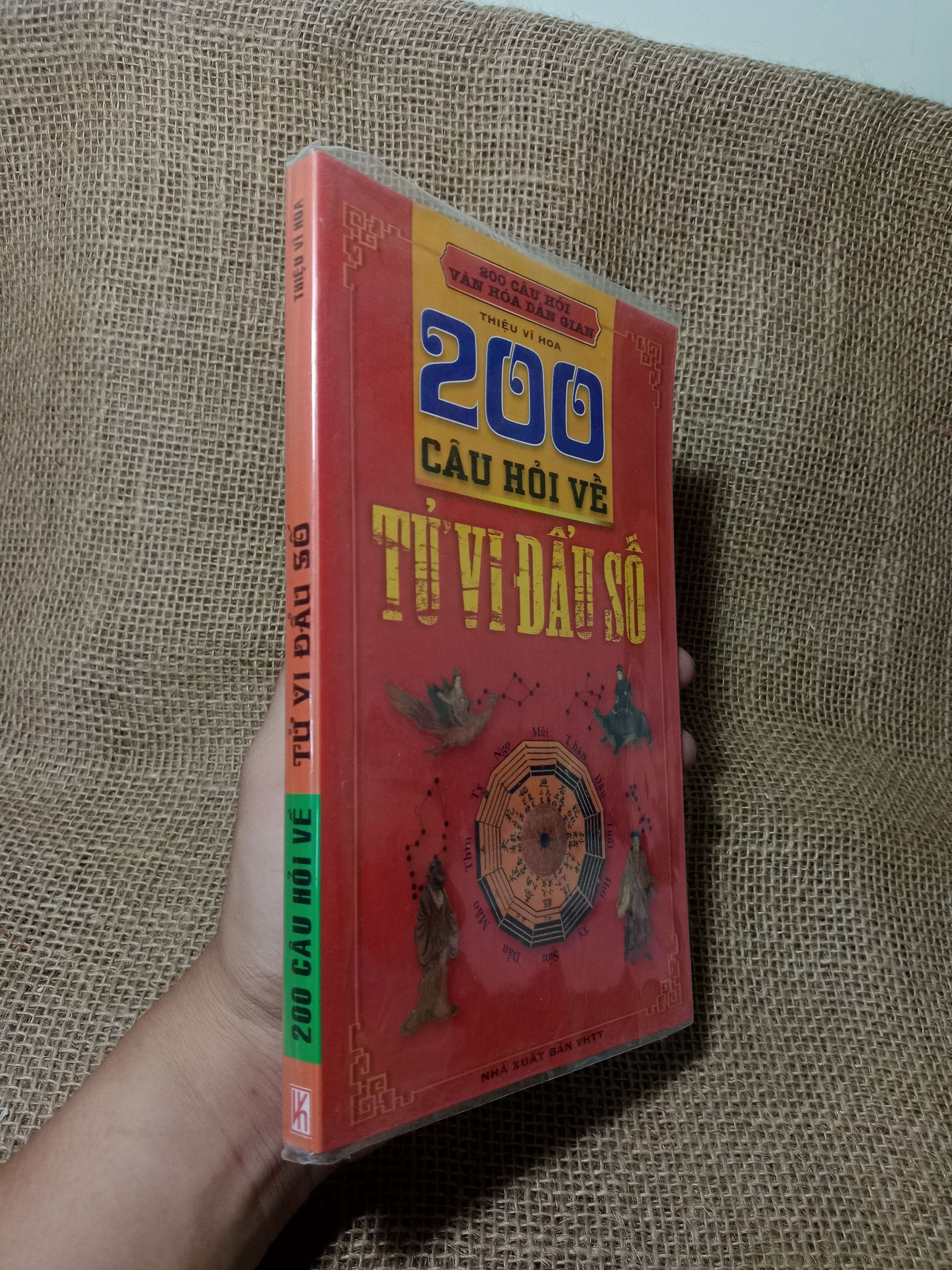 200 câu hỏi về tử vi đẩu số - Thiệu Vĩ Hoa 2011 mới 70% , highlight (Sách tôn giáo - tâm linh) HCM
