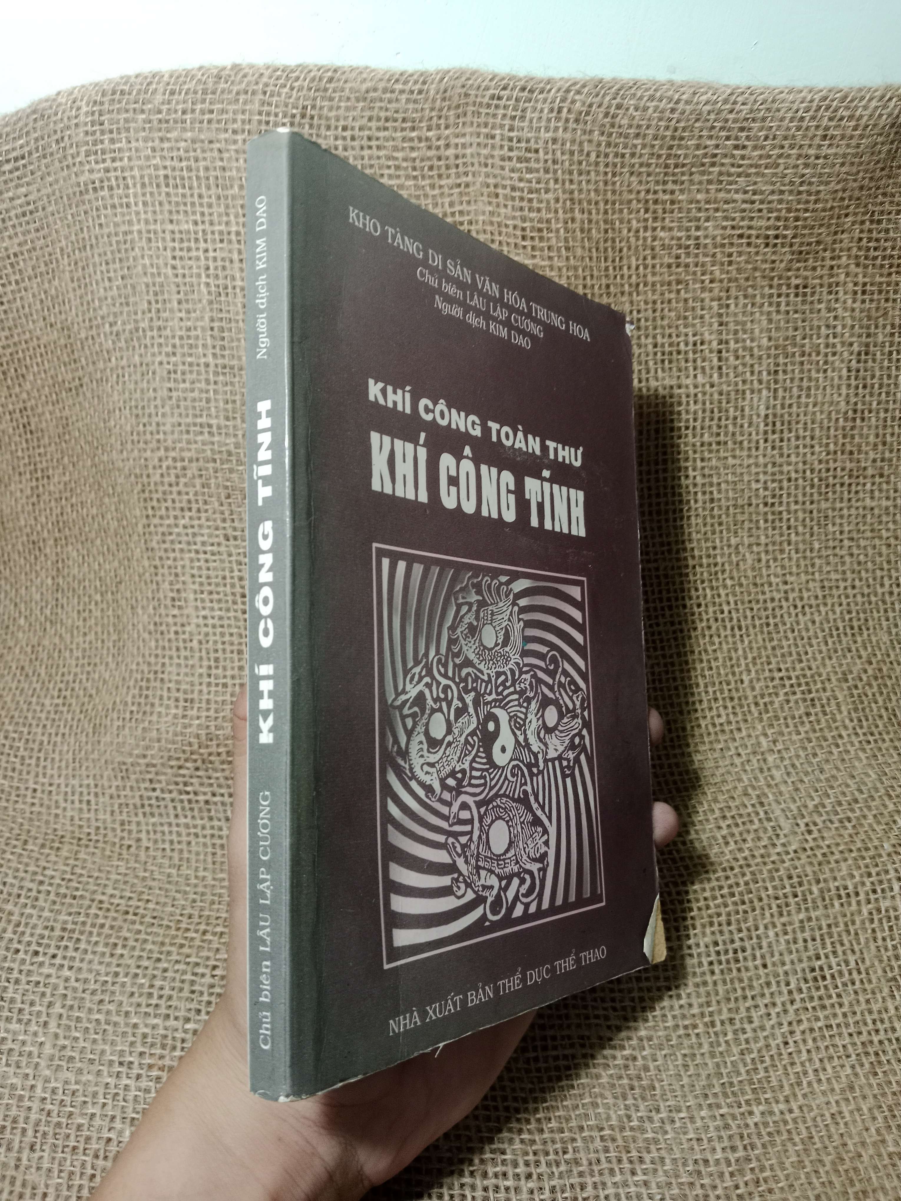 Khí công tĩnh - Lâu Lập Cương 2002 mới 80% (Sách Y học - Sức khỏe - Thể thao) HCM