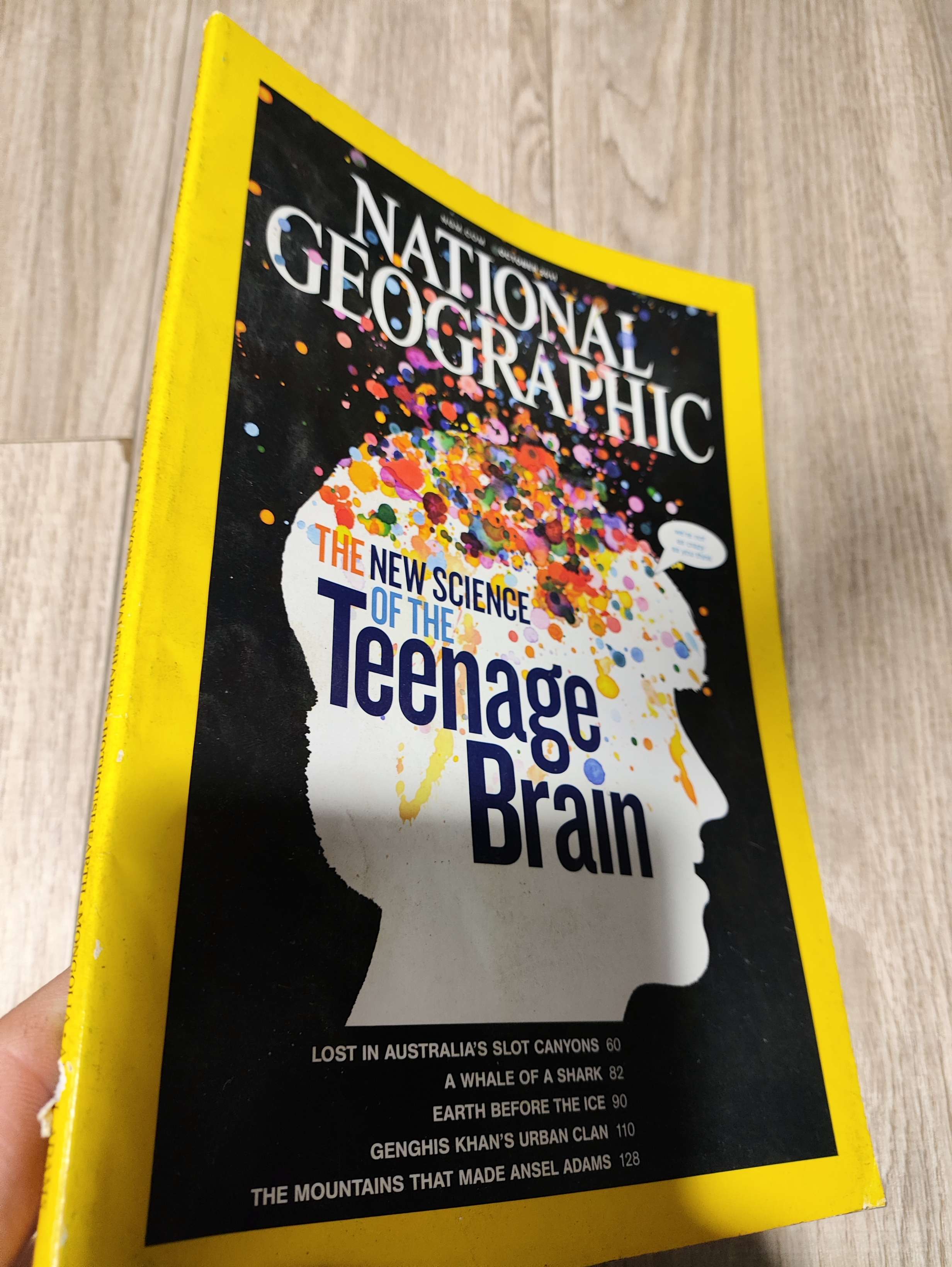 National geographic - The new science of the teenage brain 2011 Tạp Chí Đẹp, mới 70% , tróc gáy (Tạp chí) LNTQ