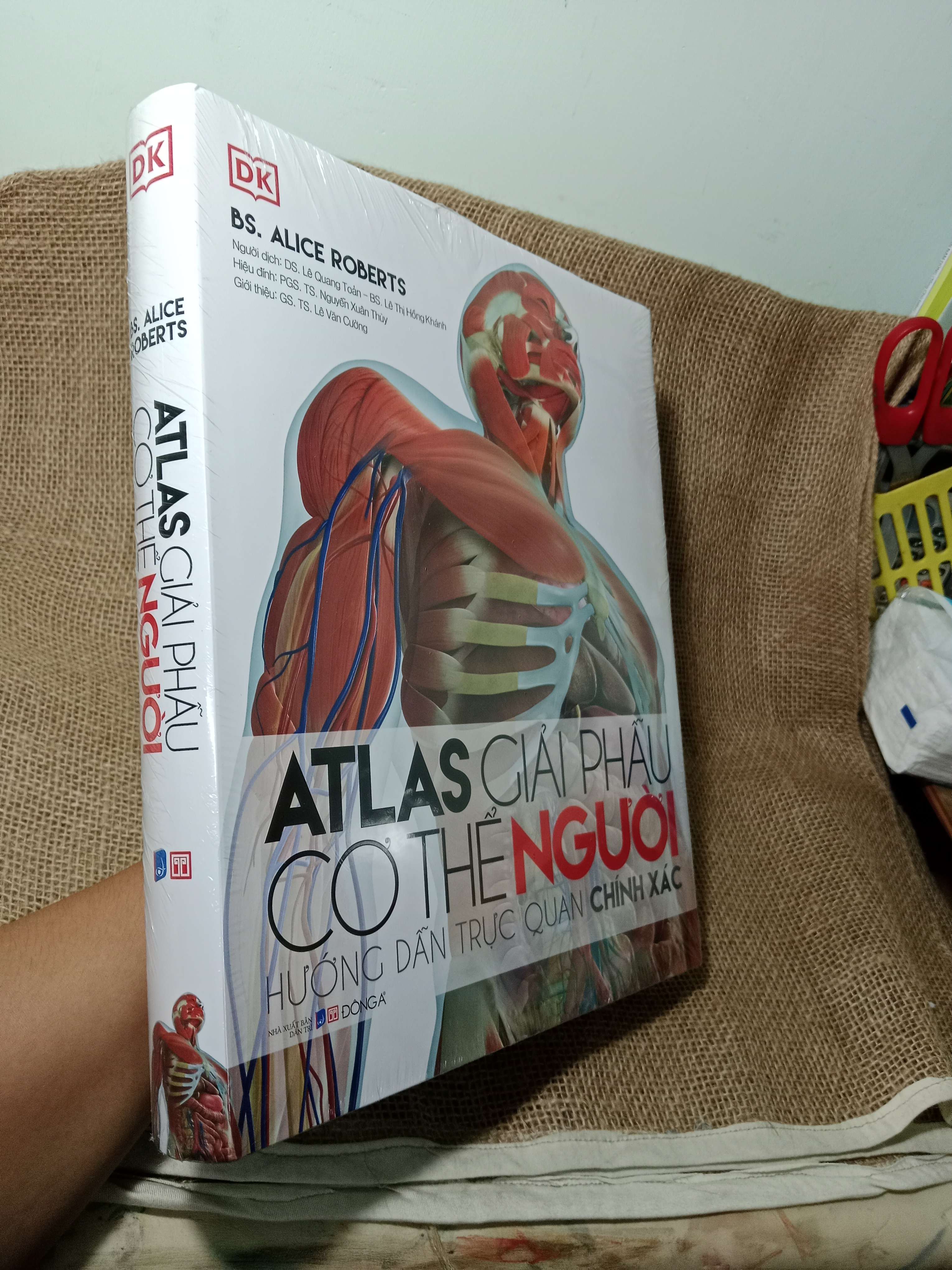 Atlas giải phẫu cơ thể người - Alice Roberts bìa cứng mới 100% (Sách Y học - Sức khỏe - Thể thao) HCM