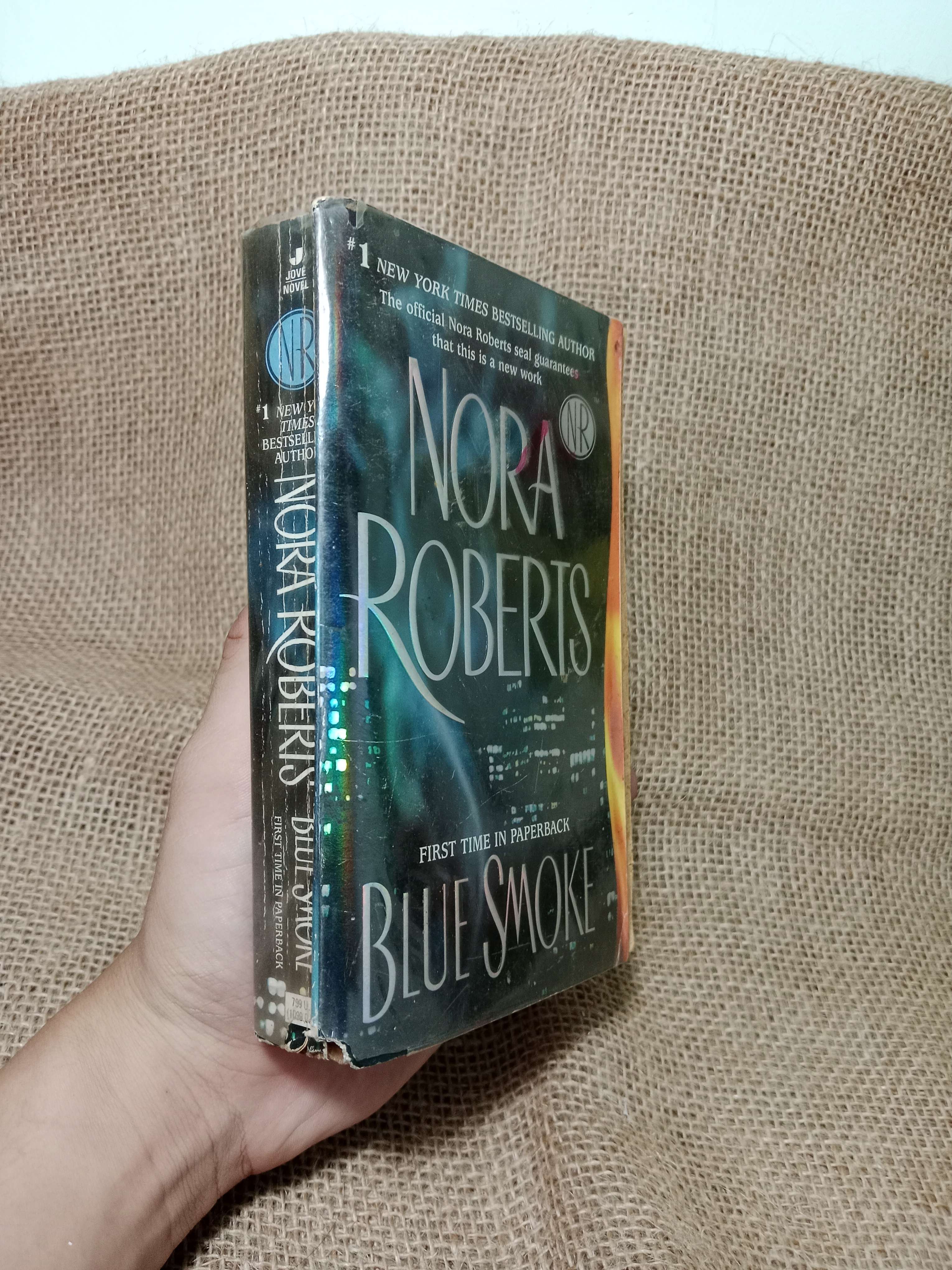 Blue Smoke - Nora Roberts 2006 mới 70% (Sách ngoại) HLSC