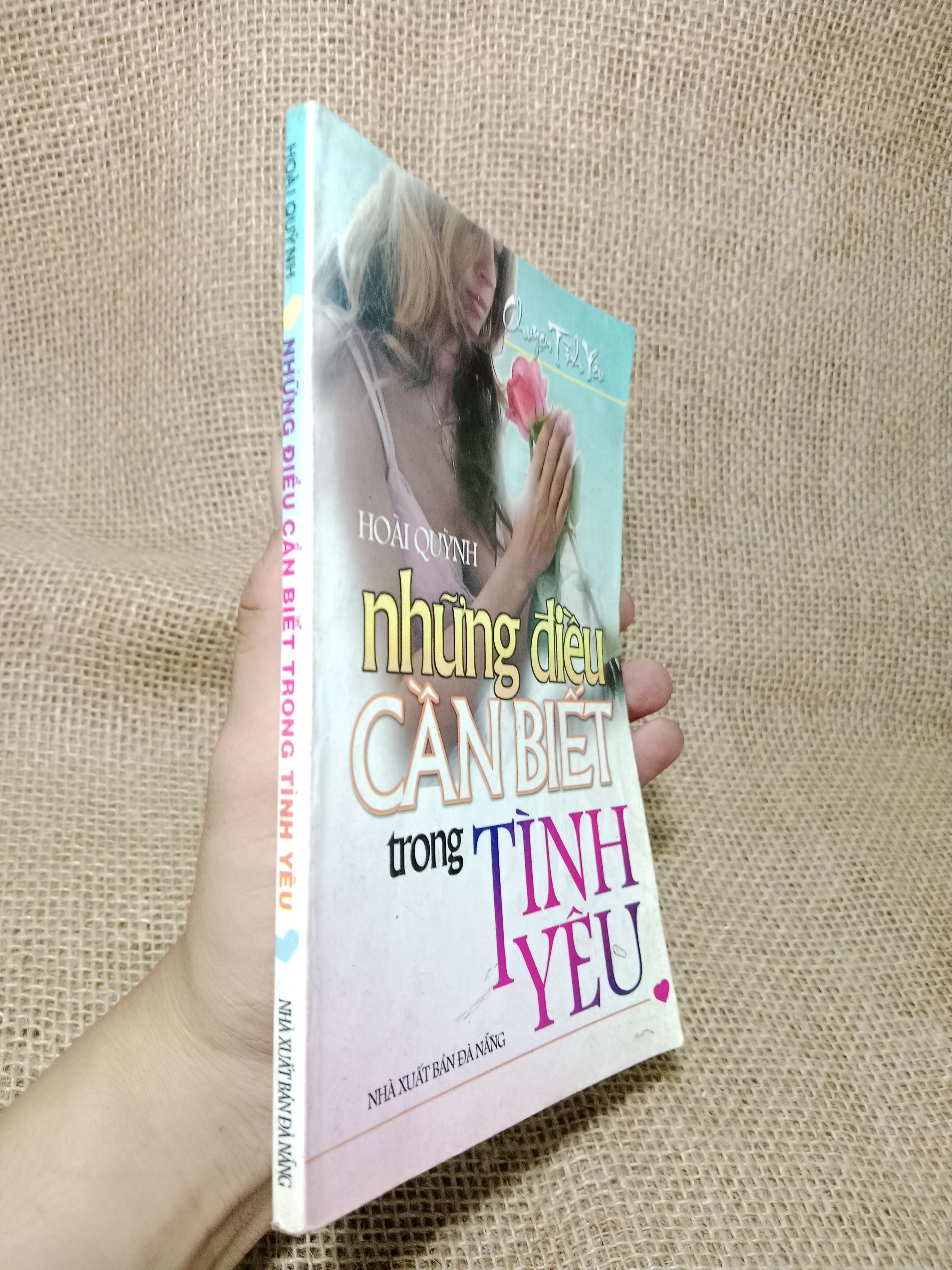 Những điều cần biết trong tình yêu - Hoài Quỳnh 2005 mới 80% (Sách kỹ năng) HLSC