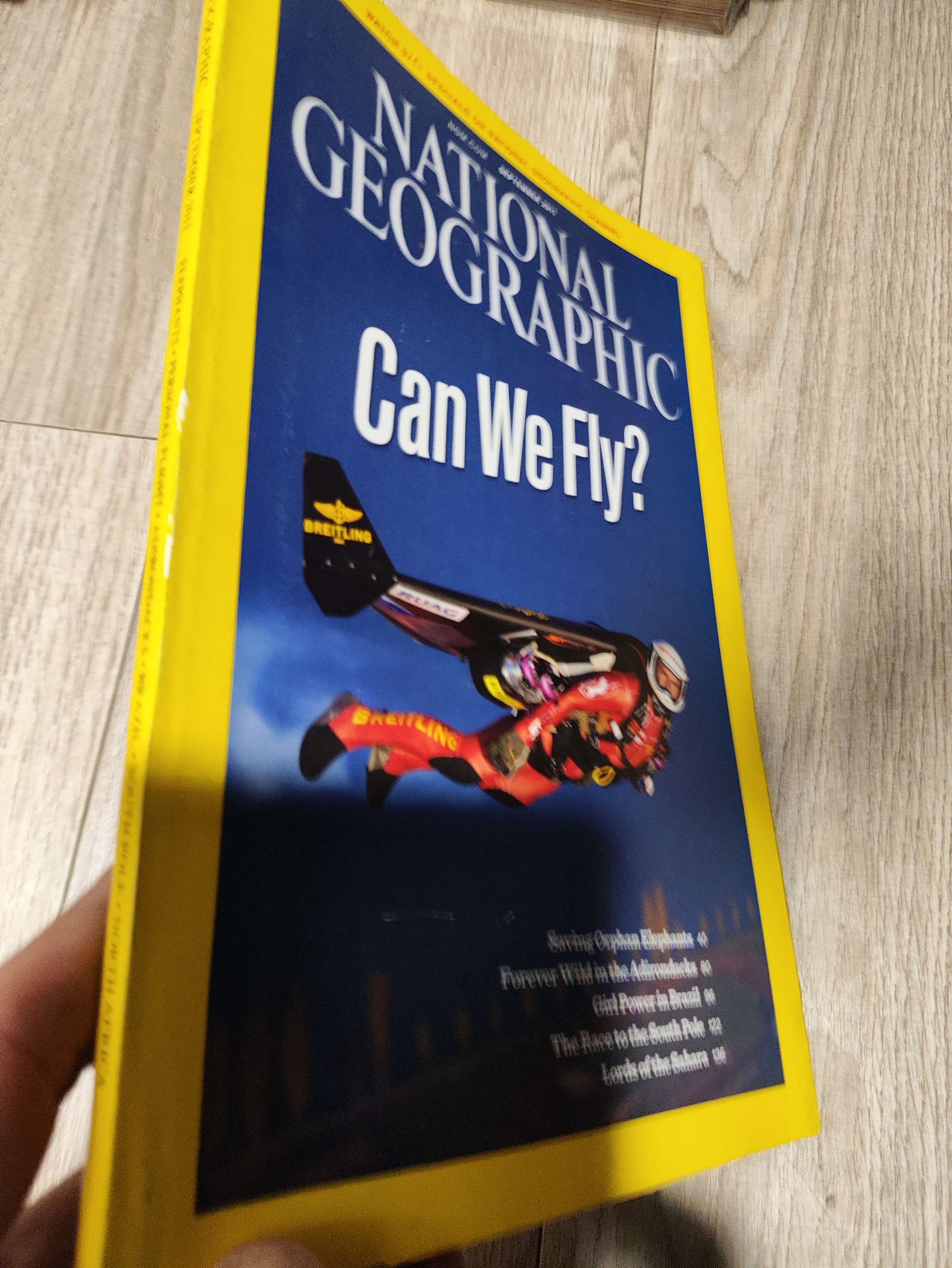 National geographic - Can we fly? 2011 Tạp Chí Đẹp, mới 70% , tróc gáy (Tạp chí) LNTQ