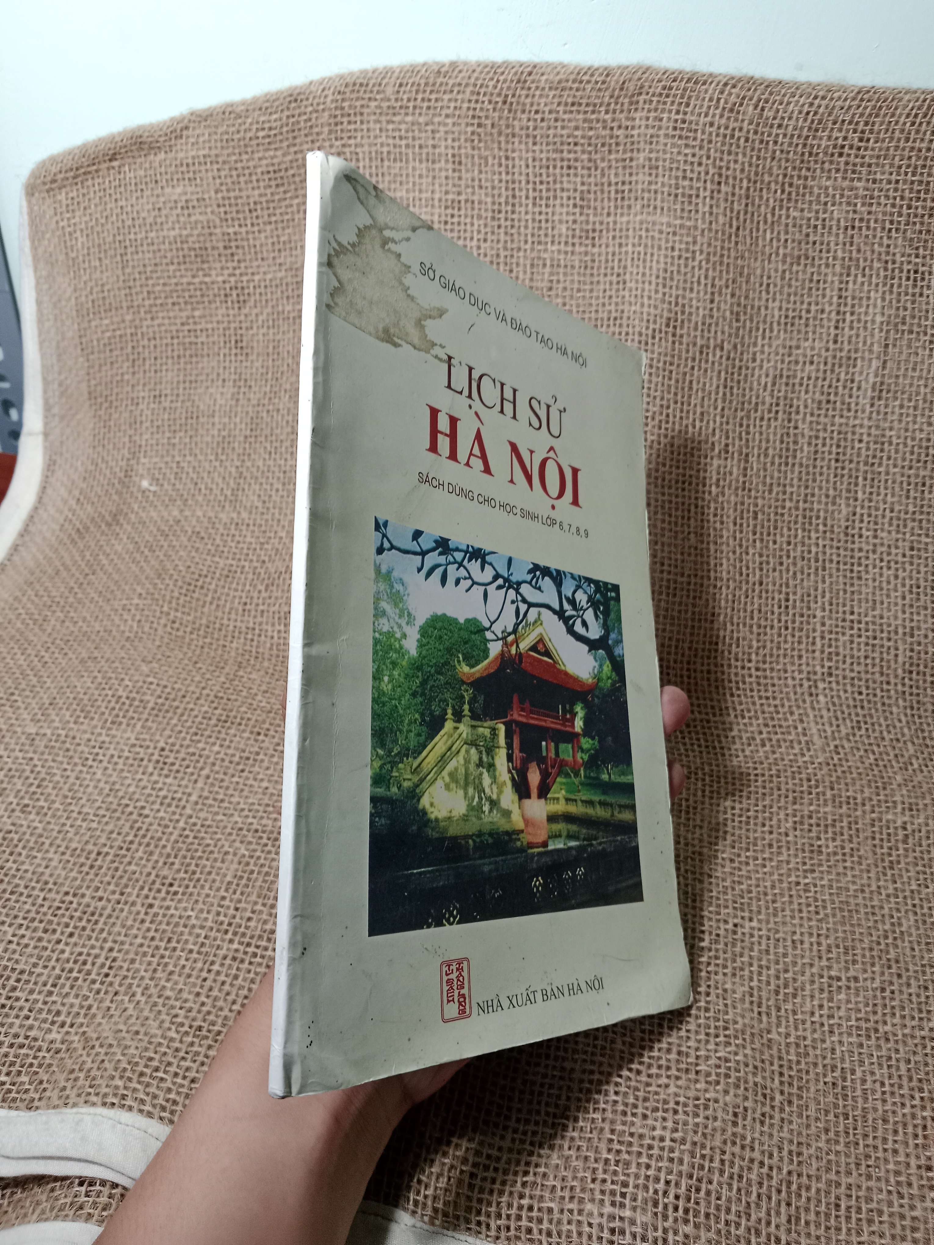 Lịch sử Hà Nội 2012 mới 70% (Sách giáo khoa - giáo trình) HCM