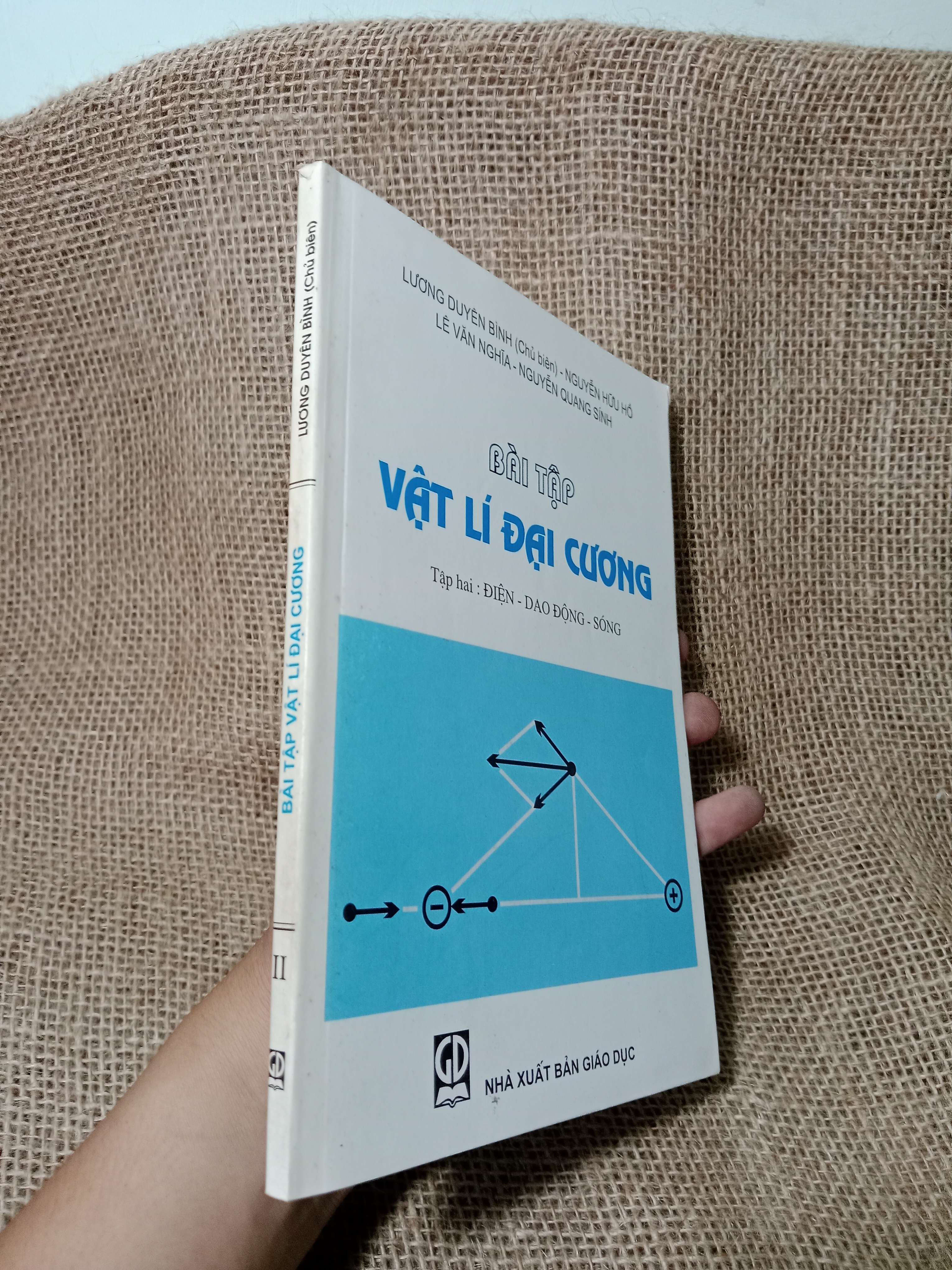 Bài tập vật lí đại cương tập 2: Điện - Giao động - Sóng - Lương Duyên Bình 2006 mới 80% (Giáo trình đại học - cao đẳng) HCM