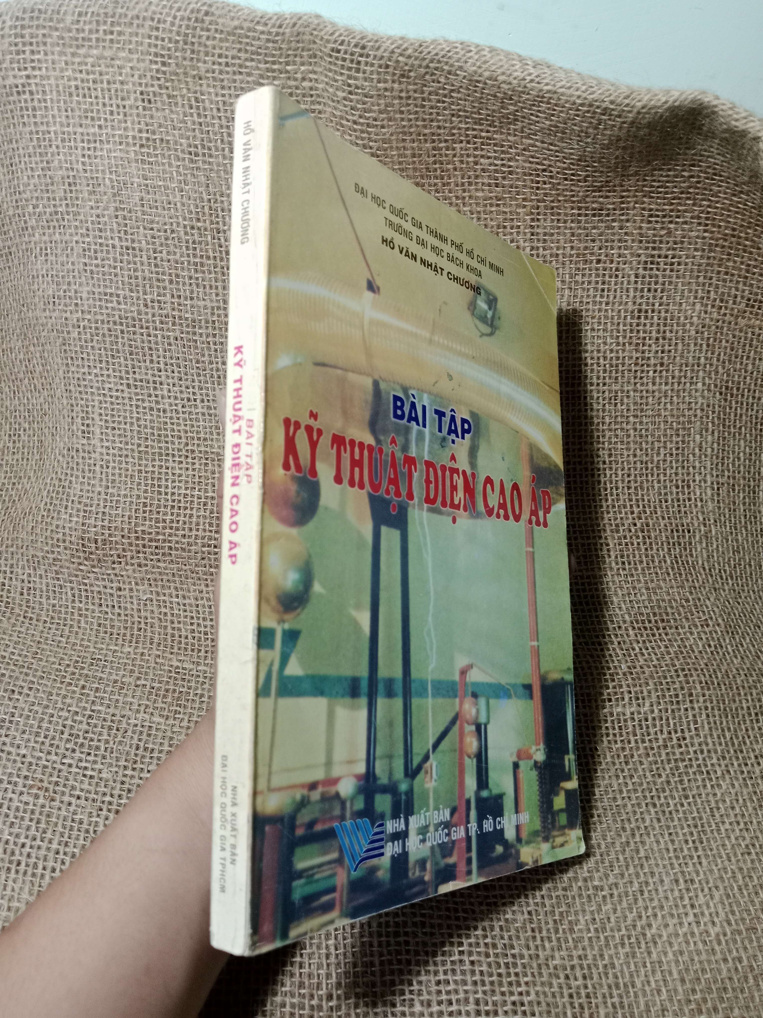 Bài tập kỹ thuật điện cao áp - Hồ Văn Nhật Chương 2003 mới 70% , có chữ (Giáo trình đại học - cao đẳng) HCM
