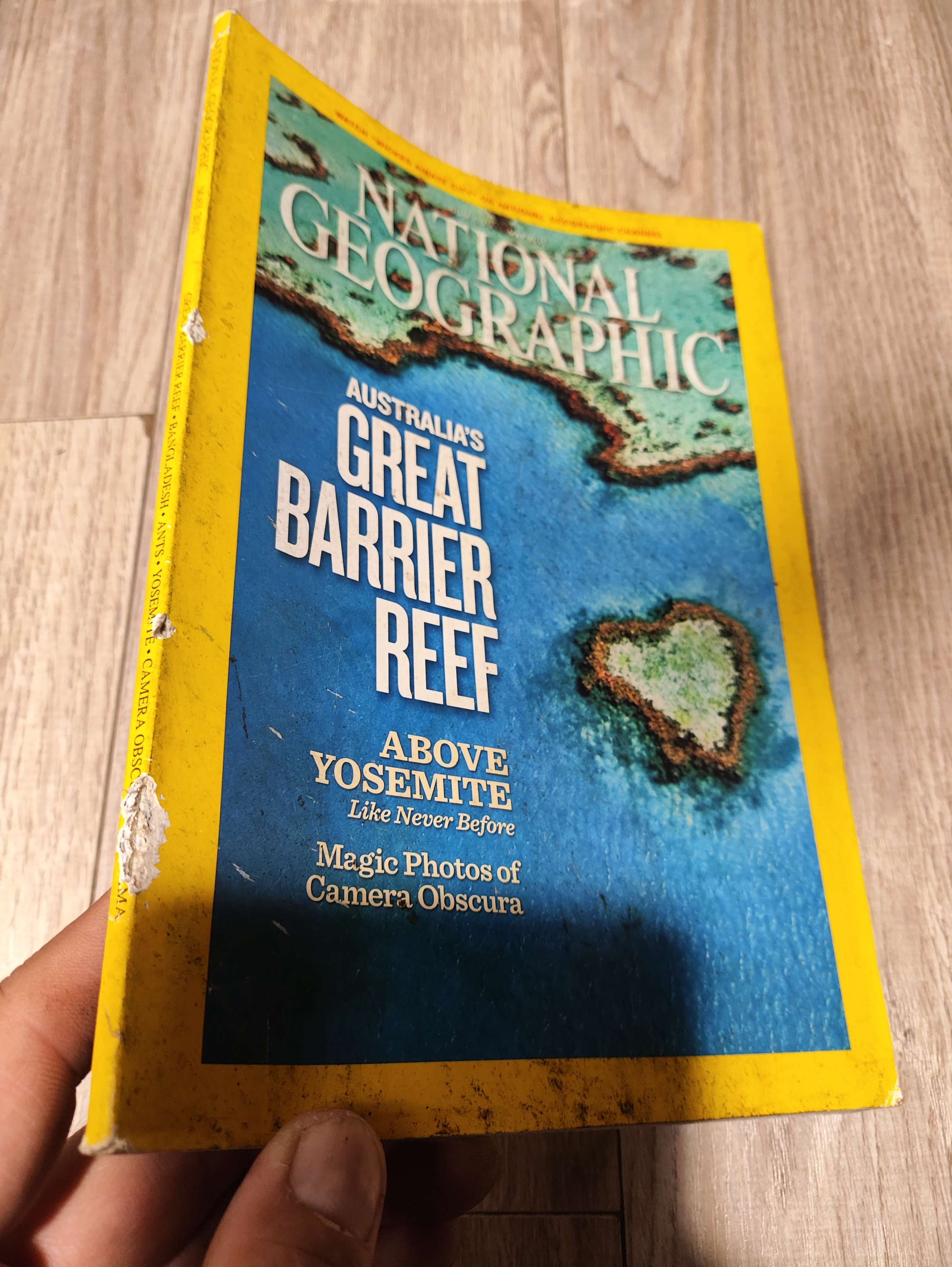 National geographic - Australia's great barrier reef 2011 Gáy tạp chí bị trầy, mới 70% , tróc gáy (Tạp chí) LNTQ