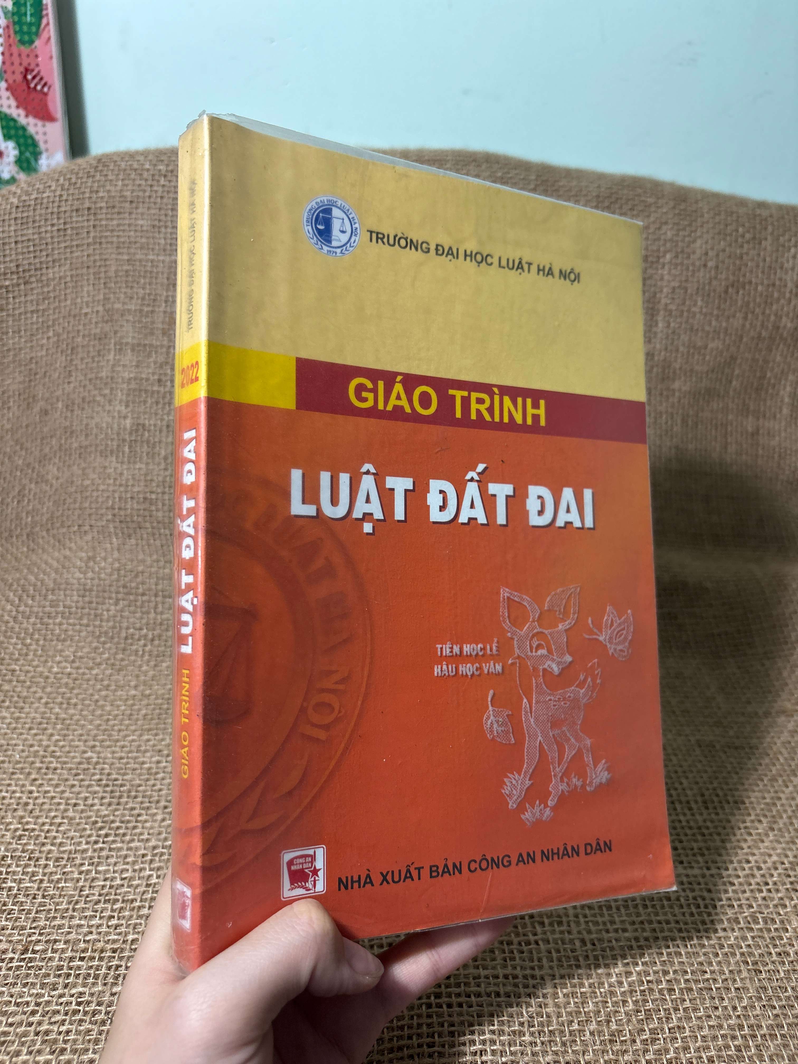 Giáo trình luật đất đai 2022 mới 80% (Giáo trình đại học - cao đẳng) HLSC