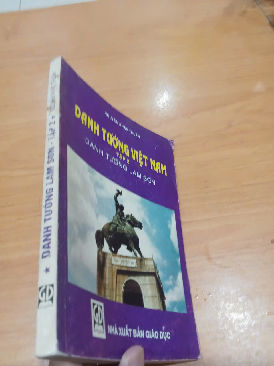 Danh Tướng Việt Nam Tập 2: Danh Tướng Lam Sơn - Nguyễn Khắc Thuần mới 70%, bị ẩm (Sách lịch sử - triết học) HCM (MVB)
