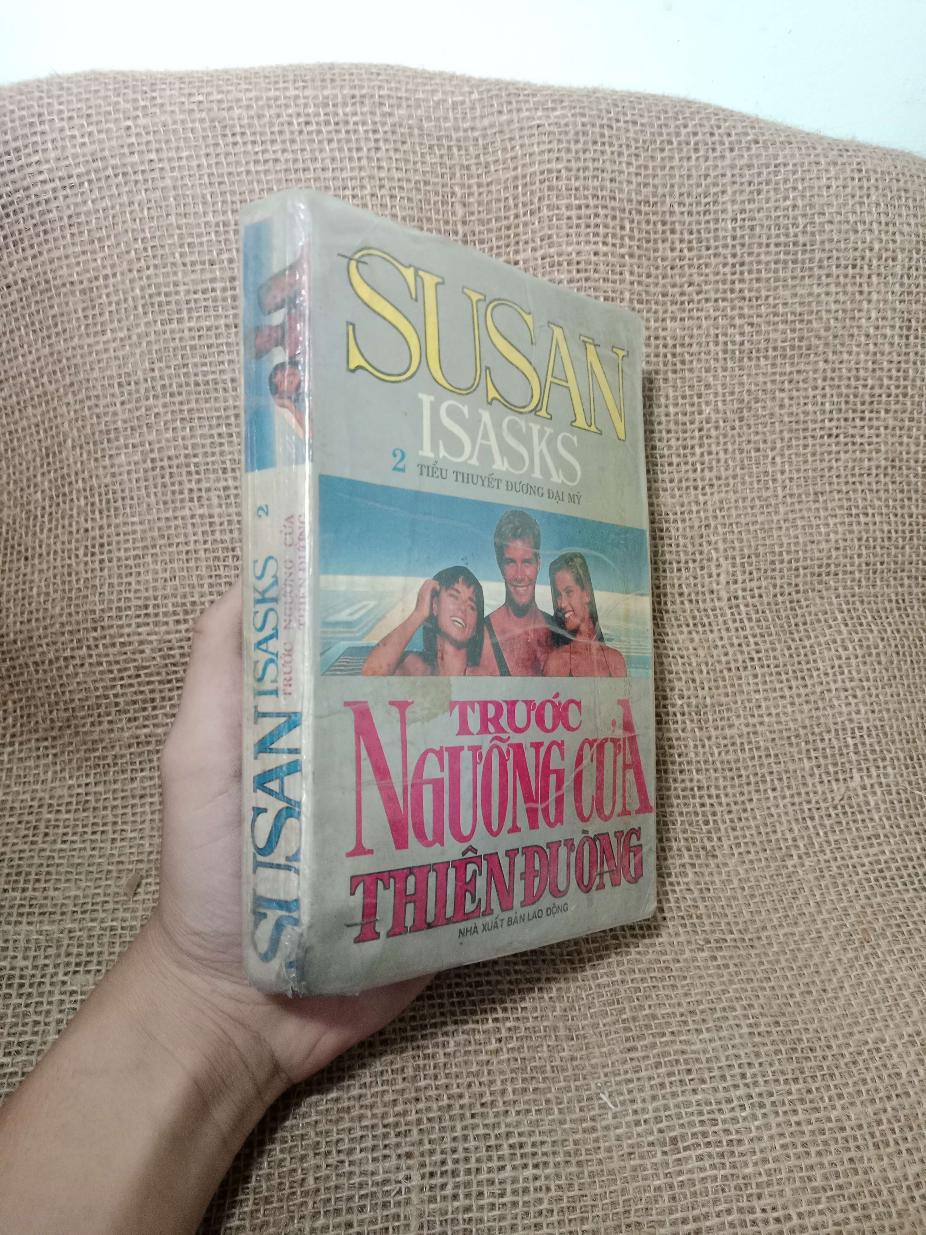 Susan Isasks tập 2 Trước ngưỡng cửa thiên đường 1992 mới 70%, có mộc, có chữ (Sách văn học) HLSC