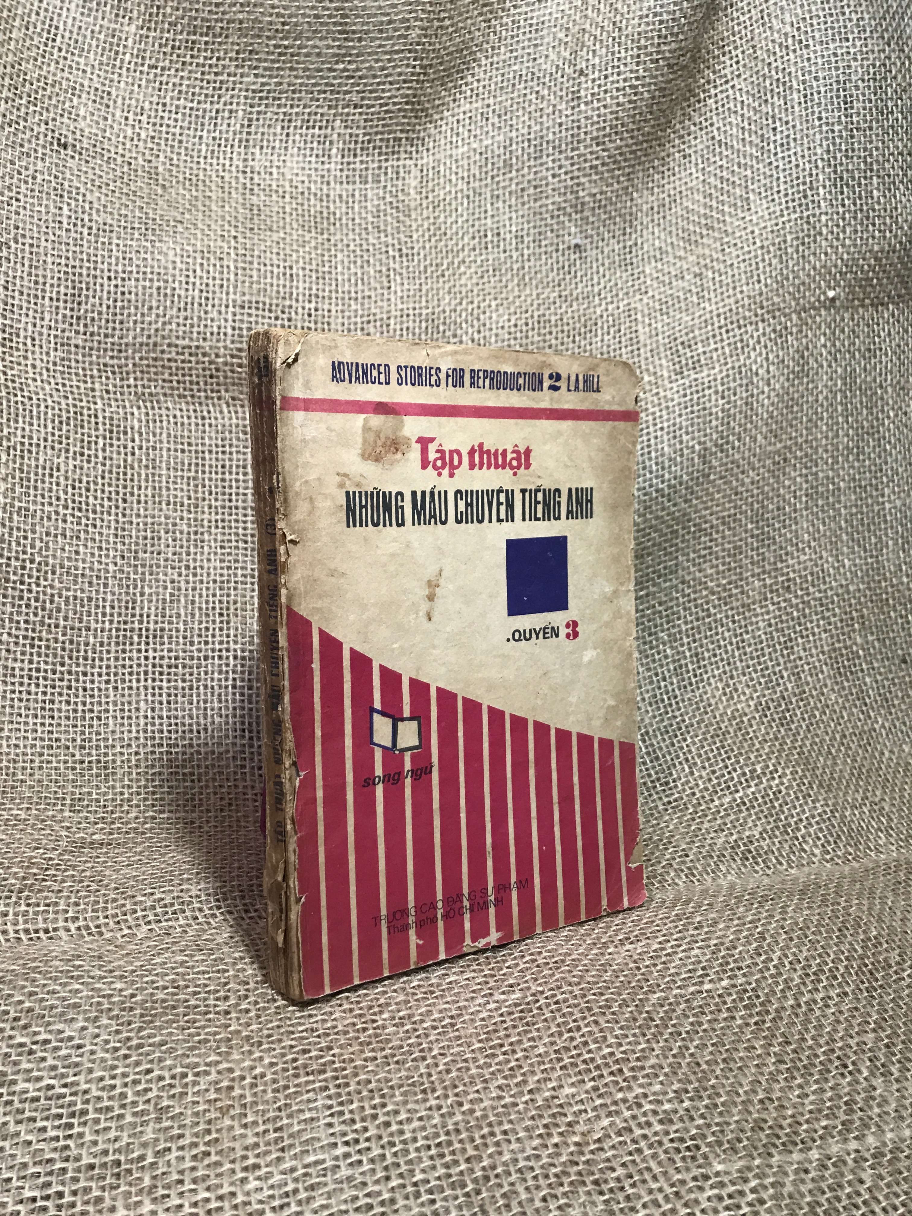 Tập thuật những mẫu chuyện tiếng Anh quyển 3 (song ngữ) 1987 mới 70%, tróc gáy (Sách tự học tiếng Anh) HCM