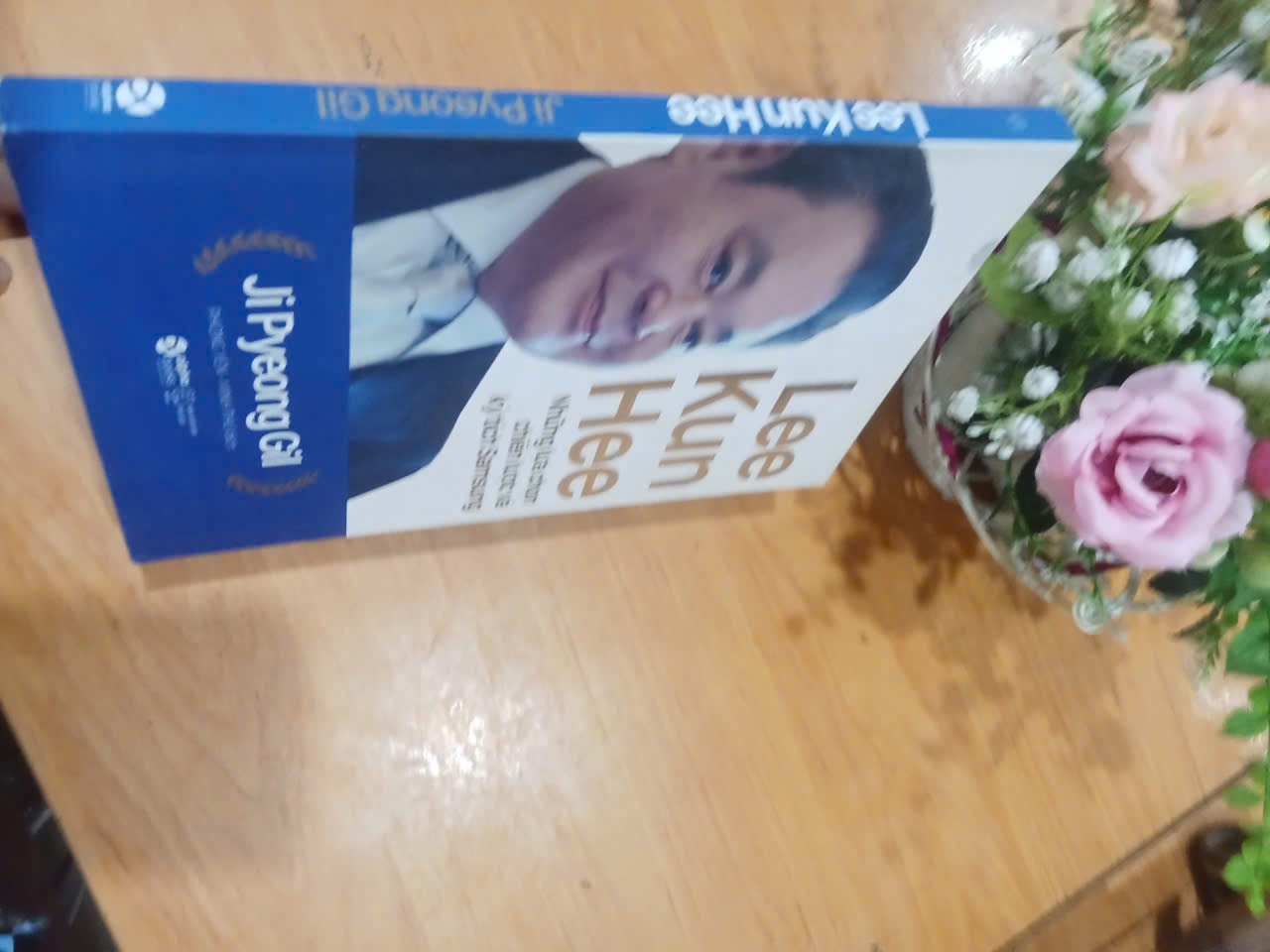 Lee Kun Hee những lựa chọn chiến lược và kỳ tích SamSung - Ji Pyeong Gil mới 90% bẩn nhẹ (Kinh doanh - Marketing) HCM (MVB)