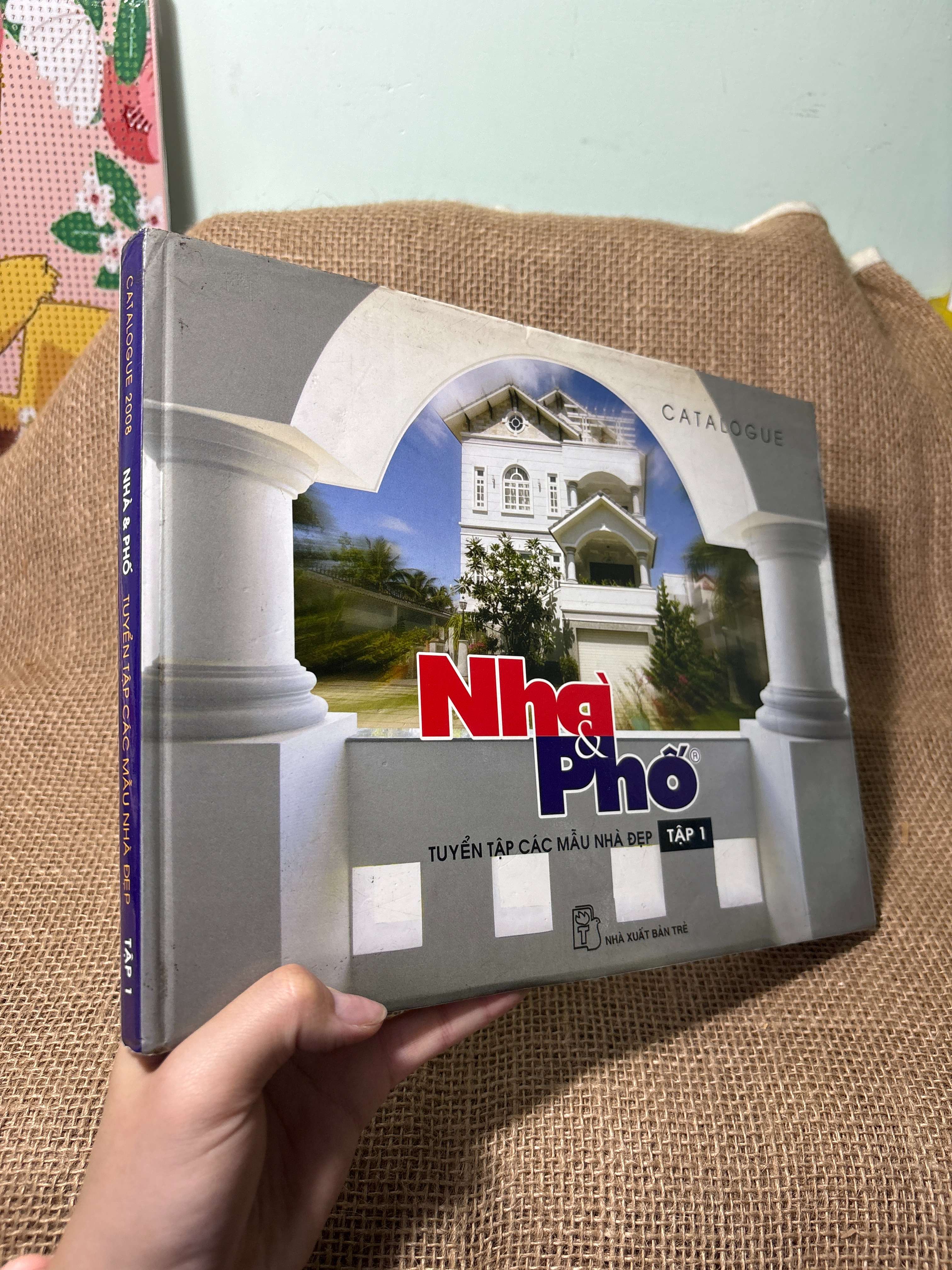 Nhà & phố tuyển tập các mẫu nhà đẹp tập 1 2008 bìa cứng mới 80% (Sách kiến thức tổng hợp) HLSC