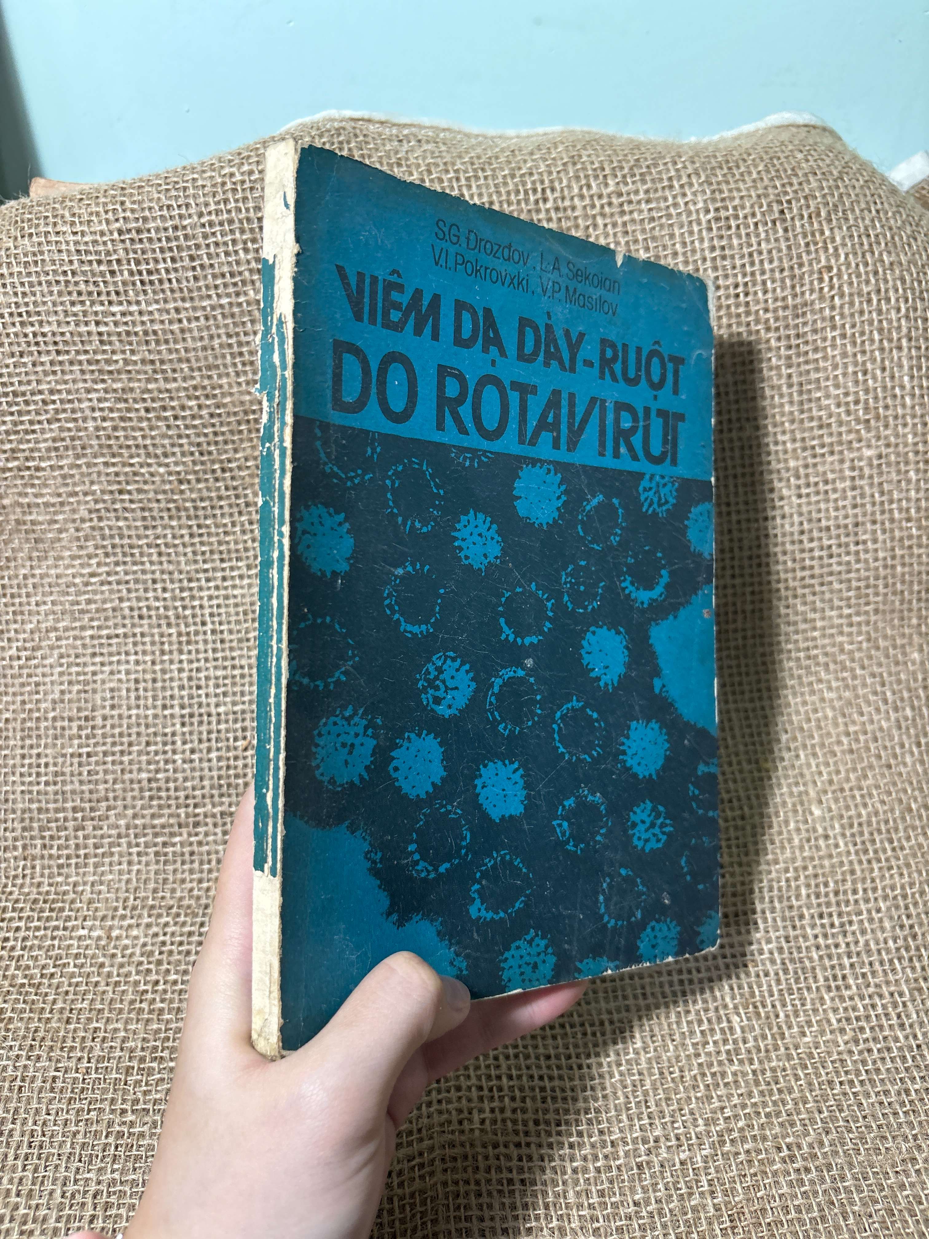 Viêm dạ dày-ruột do rotavirut 1988 mới 70%, tróc gáy (Sách Y học - Sức khỏe - Thể thao) HLSC