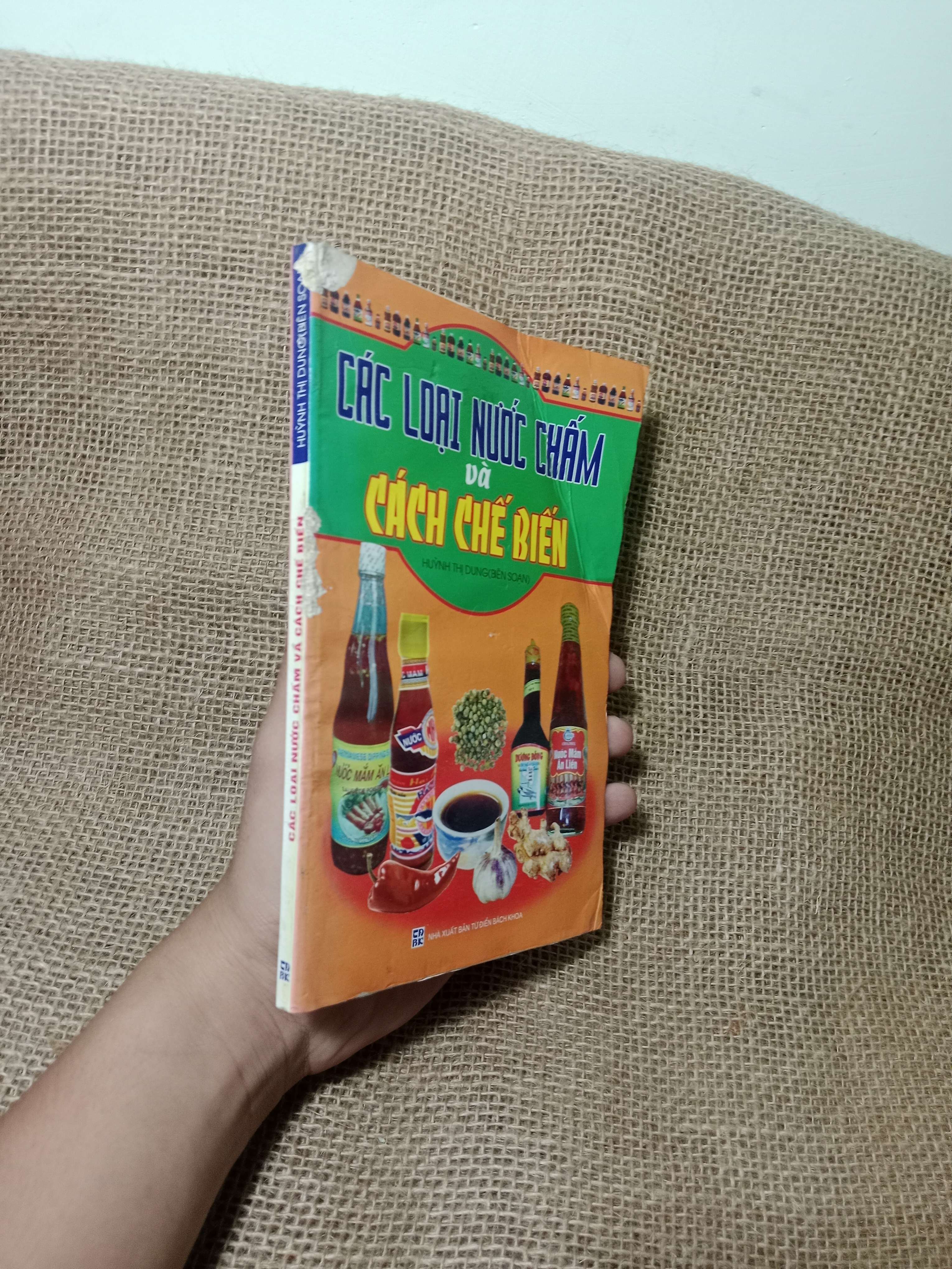 Các loại nước chấm và cách chế biến - Huỳnh Thị Dung 2007 mới 60%, tróc gáy, tróc bìa, bị ẩm (Sách kiến thức tổng hợp) HLSC