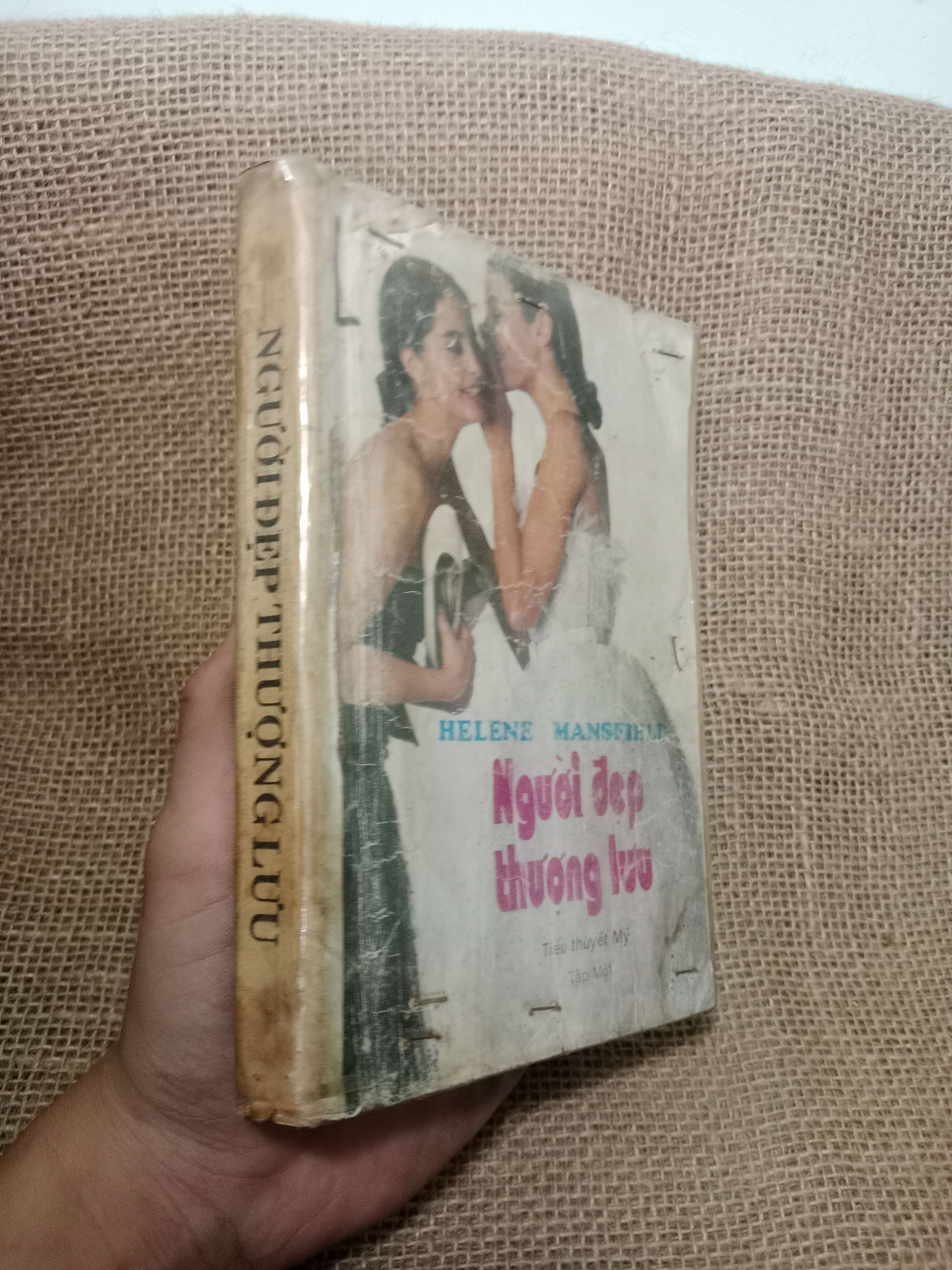 Người đẹp thương lưu 1992 mới 70% (Sách văn học) HLSC