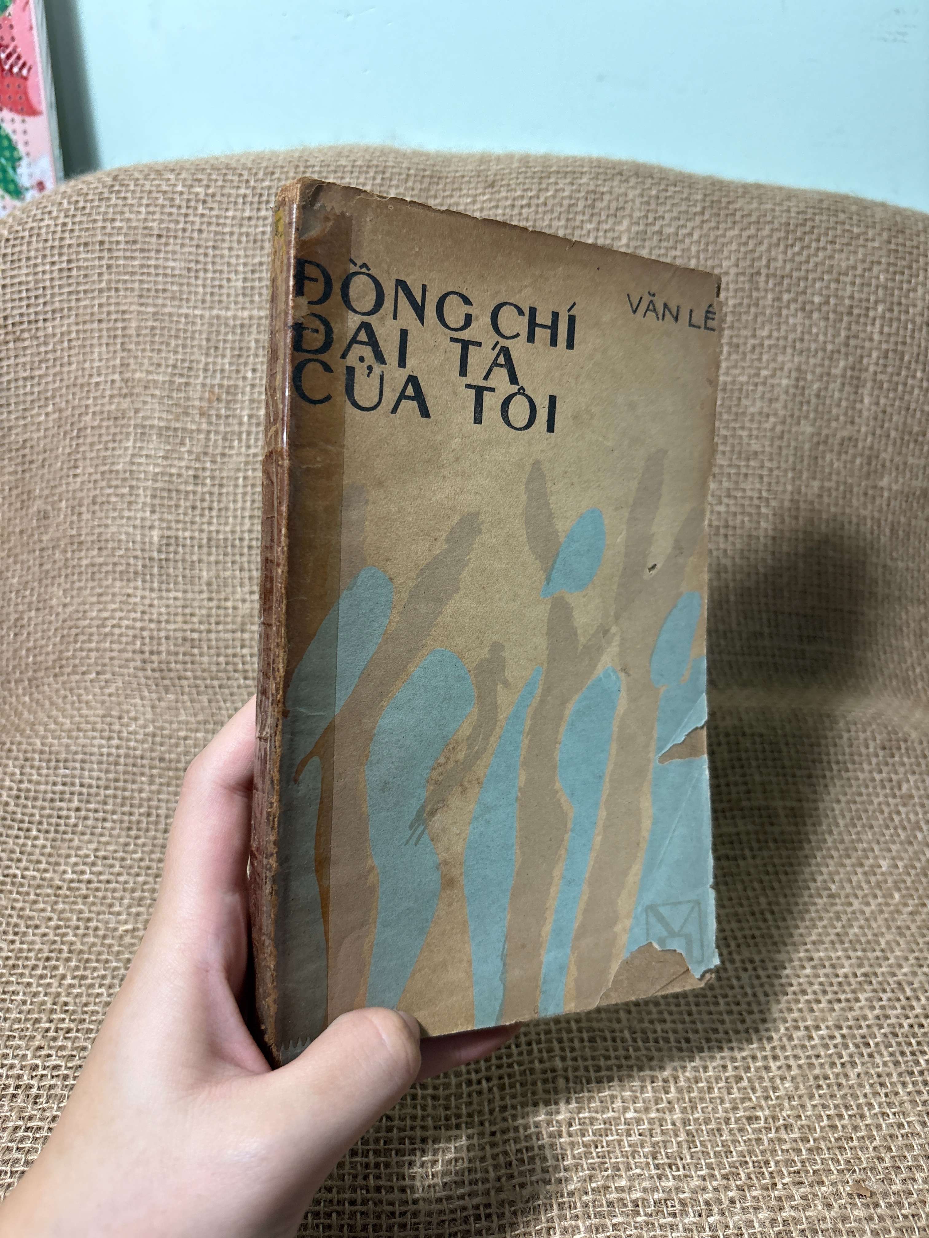 Đồng chí đại tá của tôi - Văn Lê 1986 mới 70%, tróc gáy (Sách văn học) HLSC