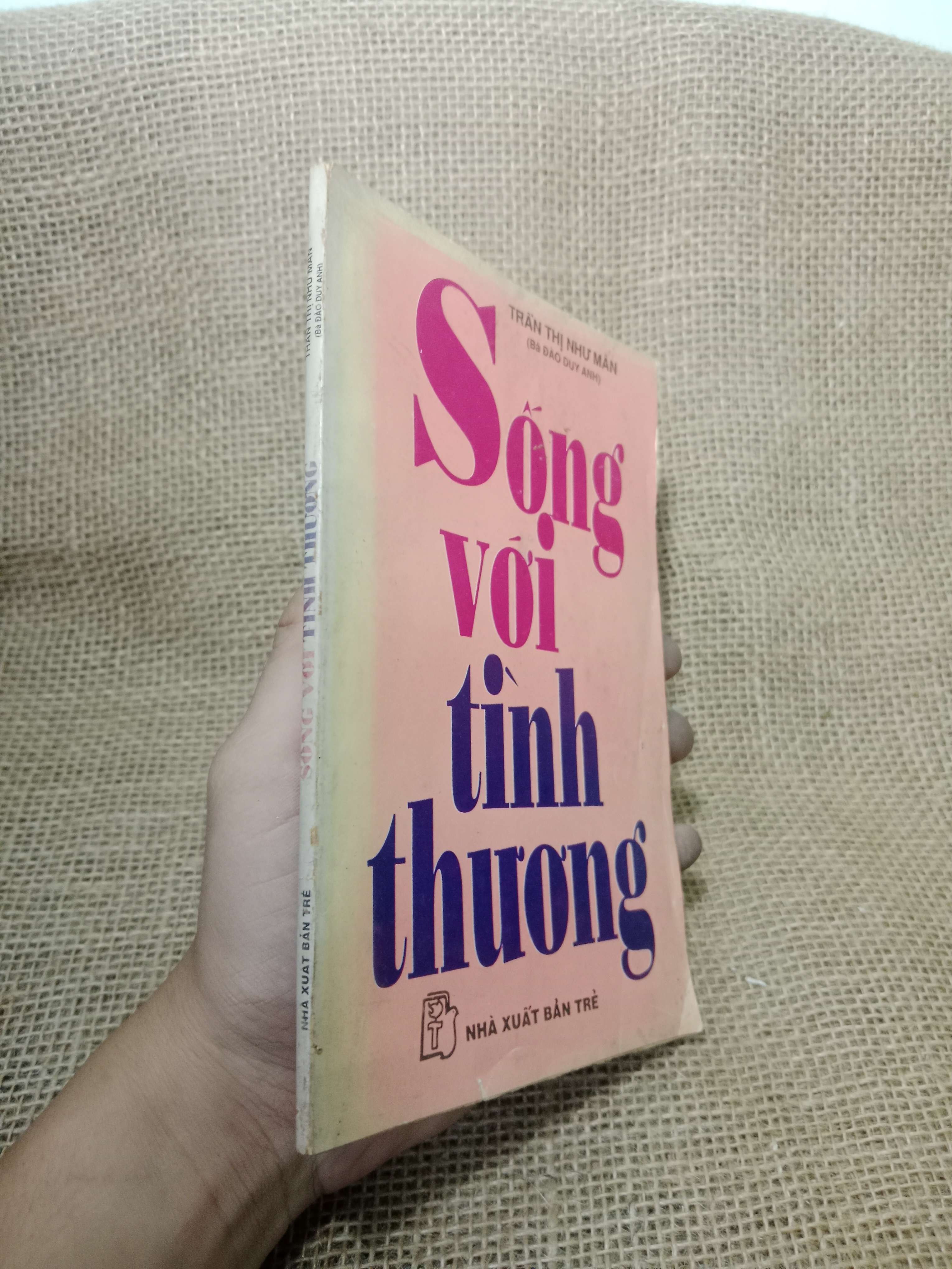 Sống với tình thương - Trần Thị Như Mân 1992 mới 80% (Sách văn học) HLSC