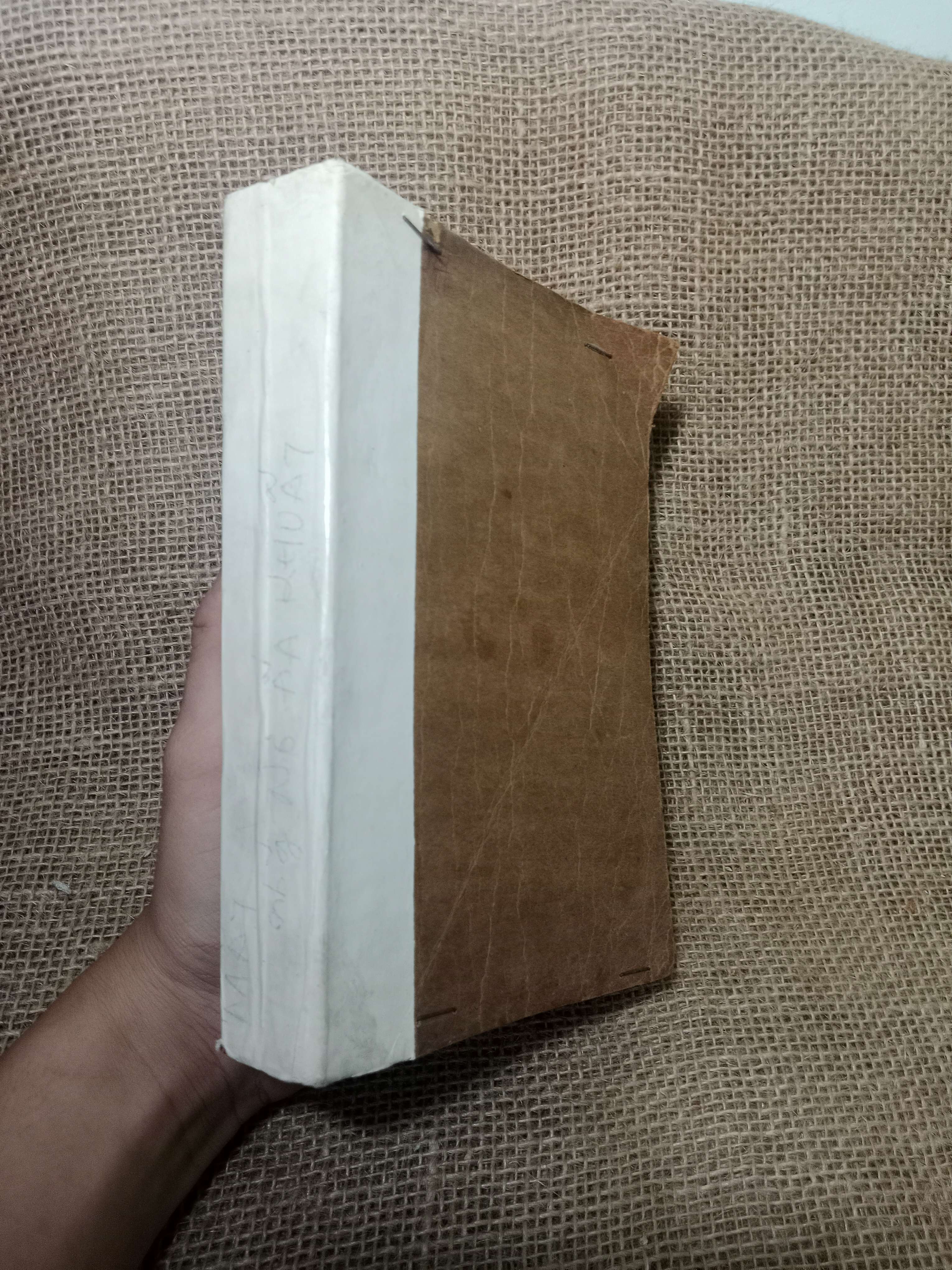 Mắt những người đã khuất tập 1 - Mighen Anghen Axturiax 1986 mới 70%, có vệt nước, có chữ (Sách văn học) HLSC
