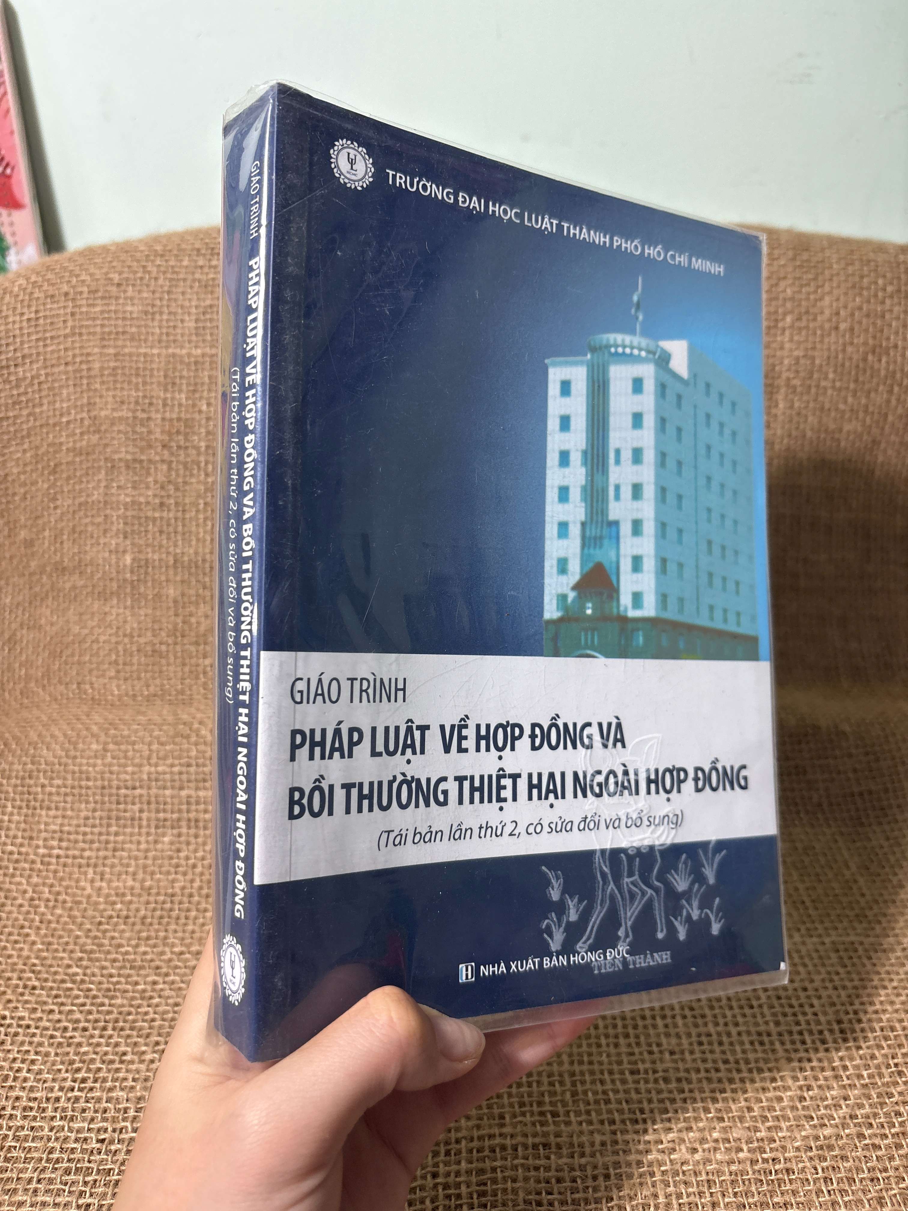 Giáo trình pháp luật về hợp đồng và bồi thường thiệt hại ngoài hợp đồng (tái bản lần thứ 2, sửa đổi và bổ sung) 2023 mới 80% (Giáo trình đại học - cao đẳng) HLSC