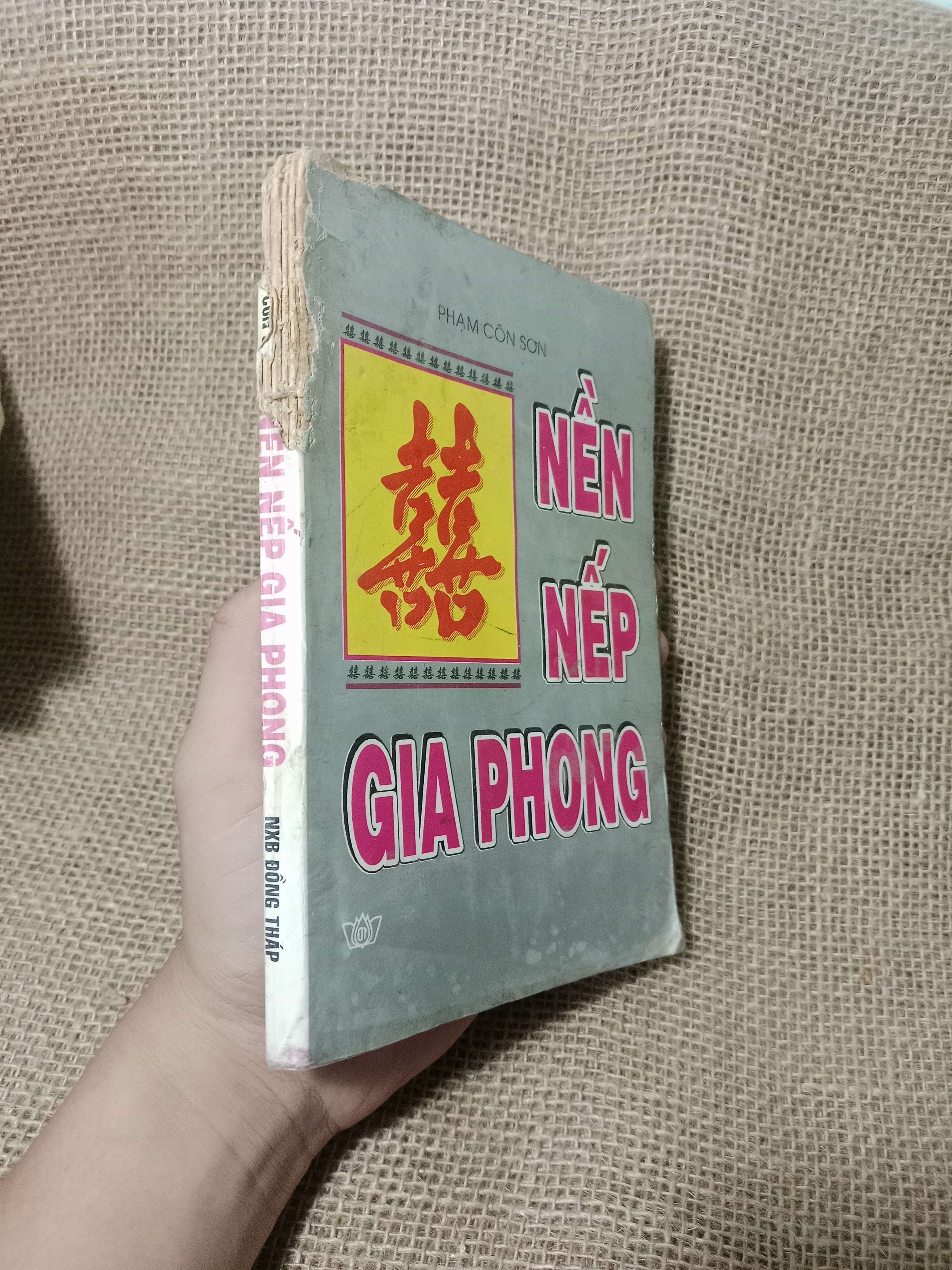 Nền nếp gia phong - Phạm Côn Sơn 1996 mời 70%, tróc gáy (Sách kiến thức tổng hợp) HLSC