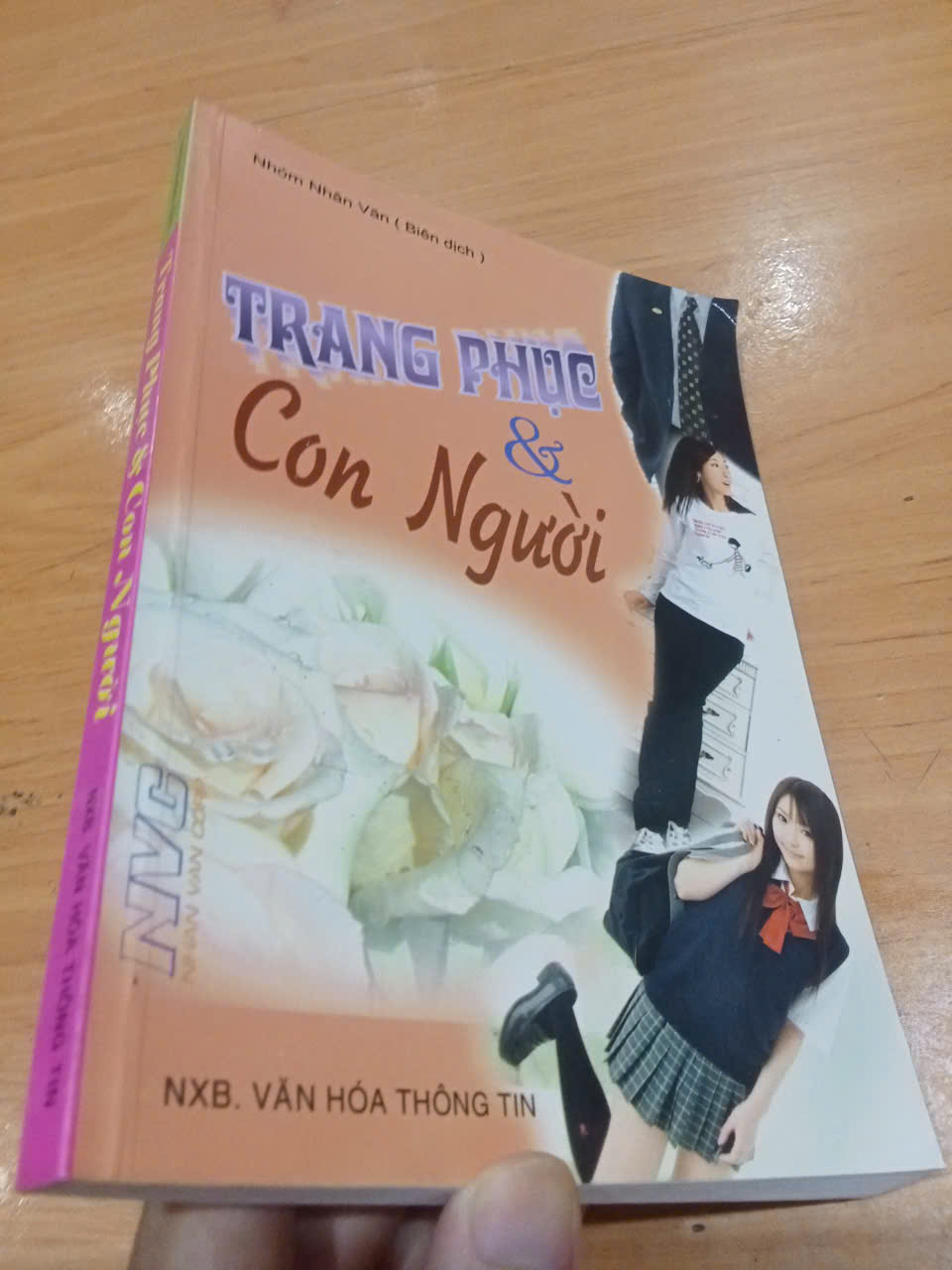 Trang phục & con người 2008 mới 80% (Sách kiến thức tổng hợp) HCM (MVB)