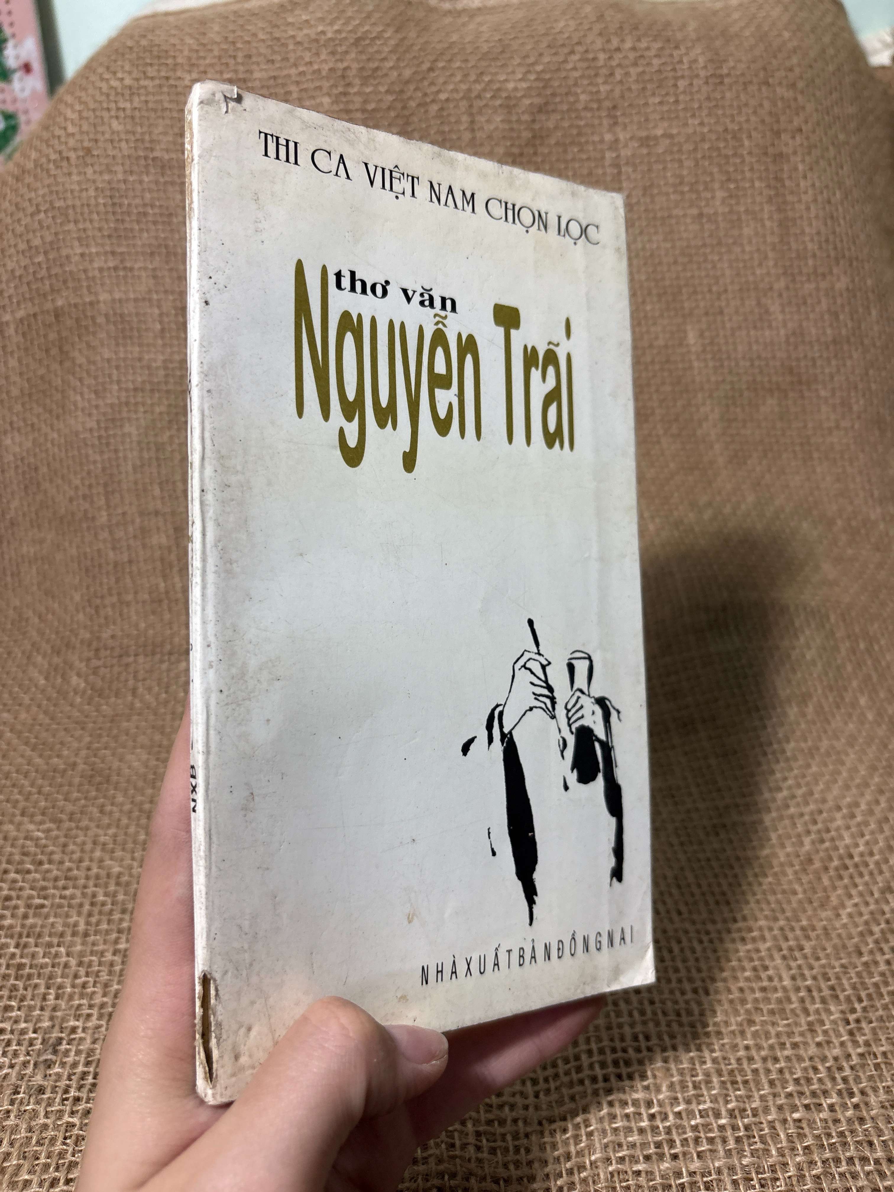 Thơ văn Nguyễn Trãi 2005 mới 70%, tróc gáy (thơ - ca dao - tục ngữ) HLSC