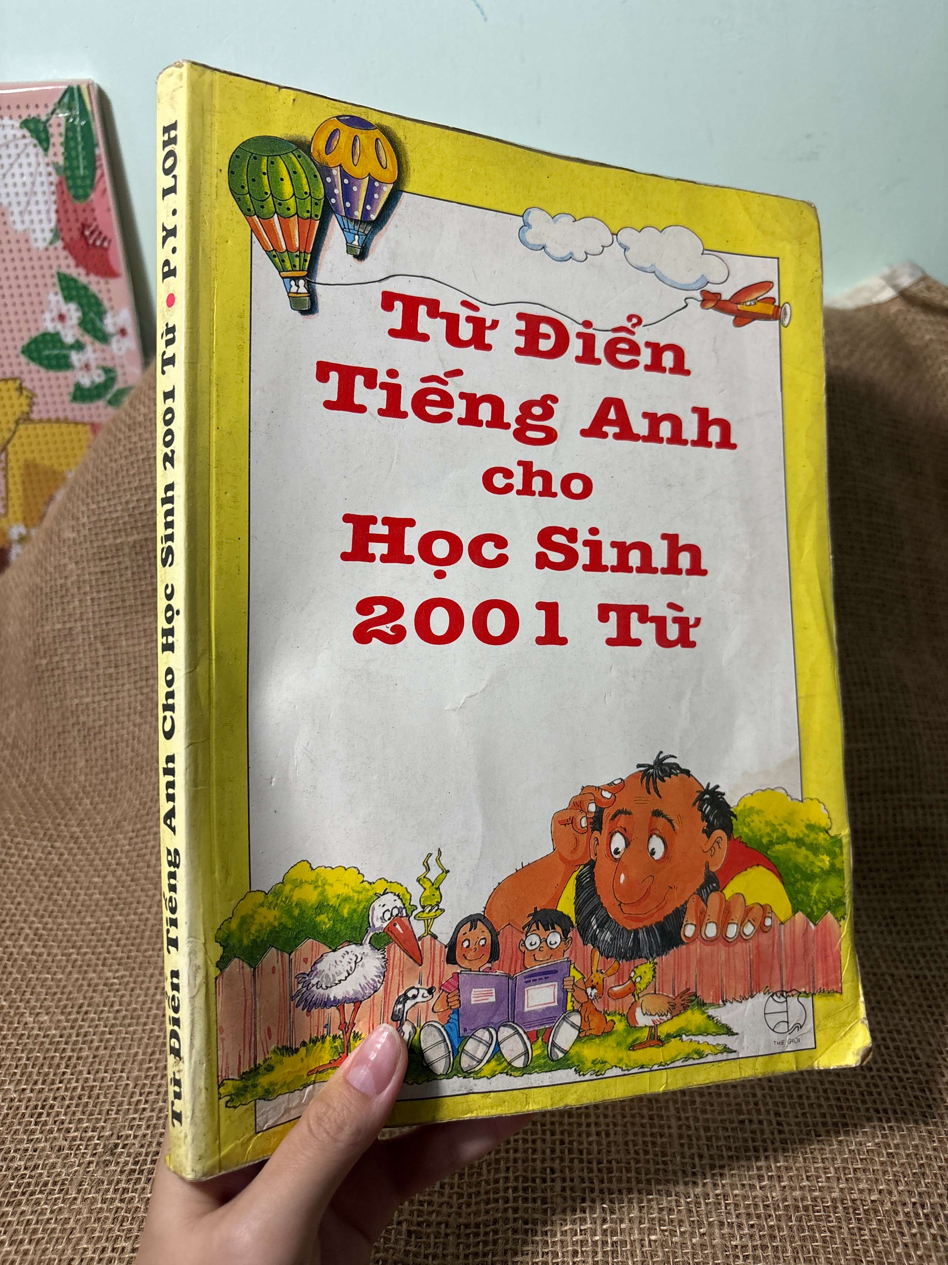 Từ điển tiếng Anh cho học sinh 2001 từ 1994 mới 70%, có vệt nước, bị ẩm (Từ điển) HLSC