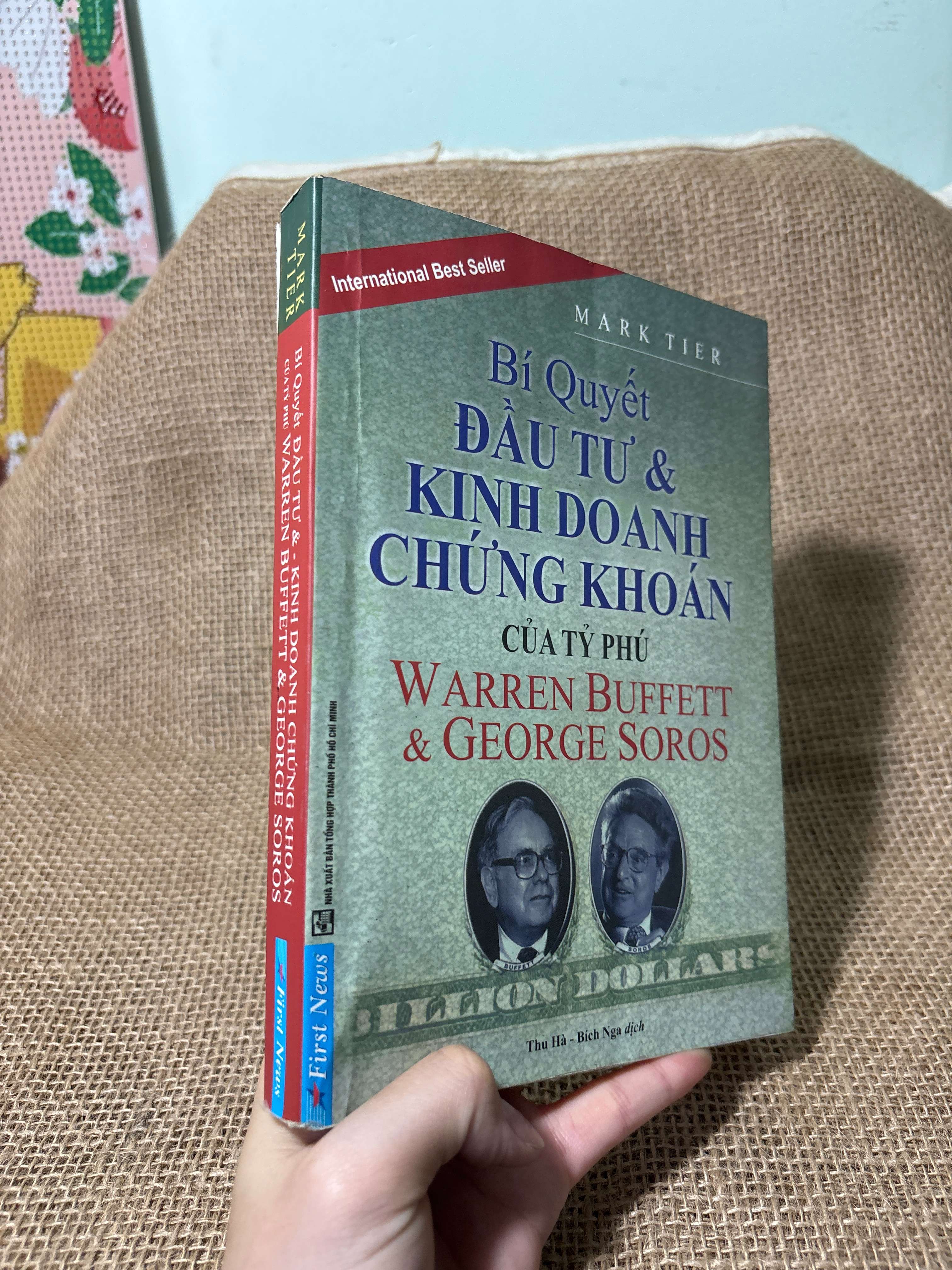 Bí quyết đầu tư & kinh doanh chứng khoán của tỷ phú Warren Buffett & George Soros - Mark Tier 2020 mới 80%, sách in (Sách kinh tế - tài chính - chứng khoán) HLSC