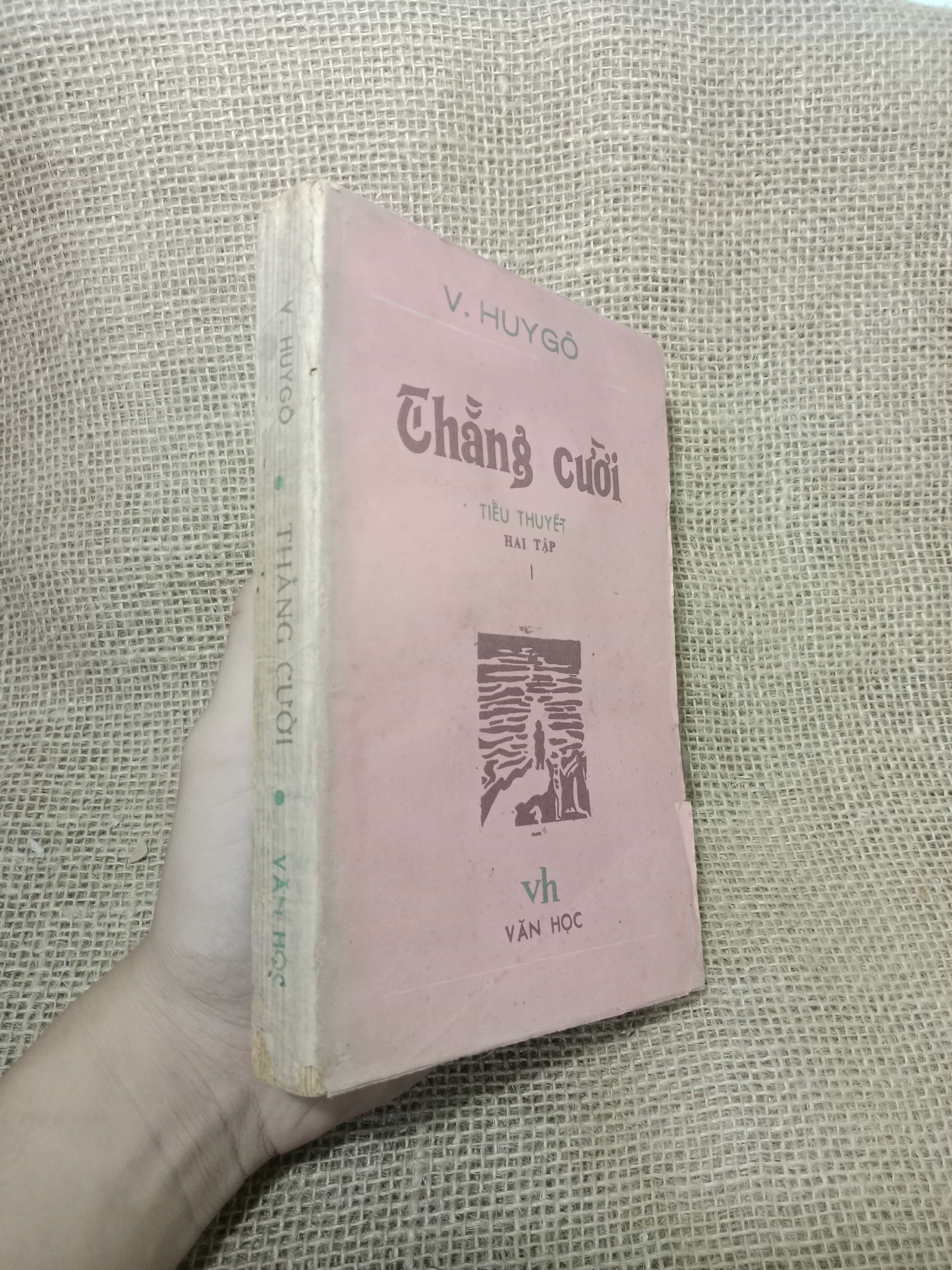 Thằng cười tập 1 - V. Huygo 1985 mới 70% (Sách văn học) HLSC
