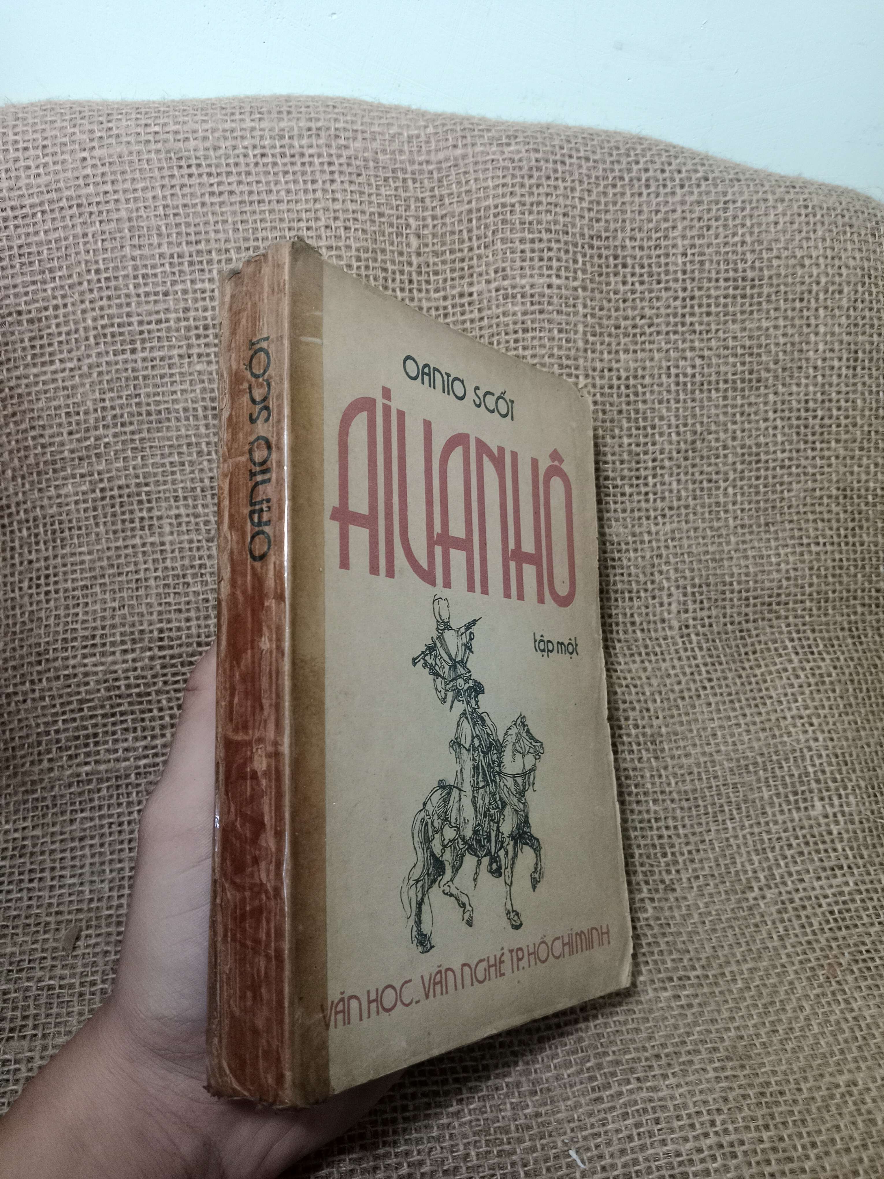 Aivanho tập một - Oanio Scot 1986 mới 80% (Sách văn học) HLSC