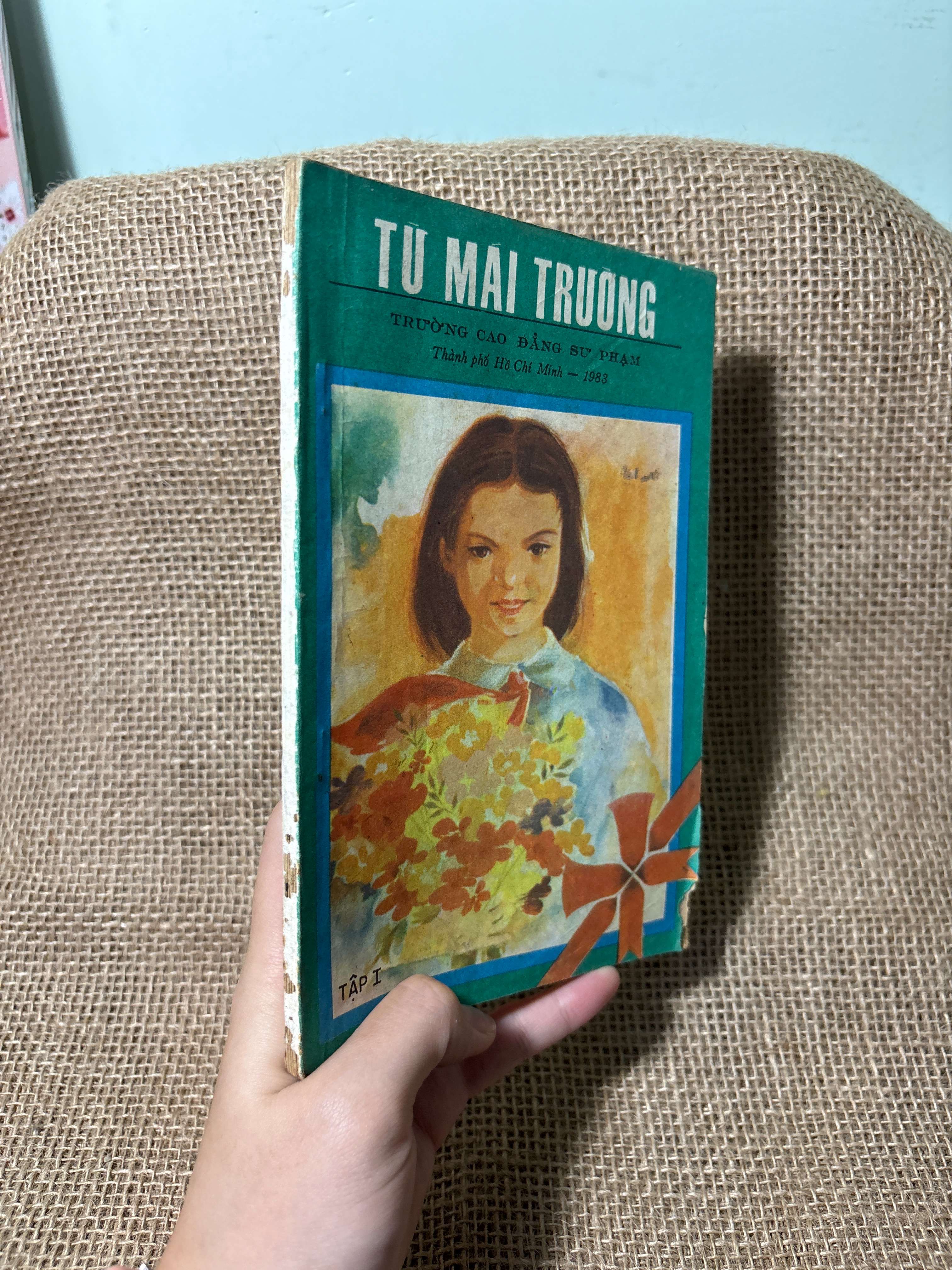 Từ mái trường tập 1 1983 mới 80% (Sách văn học) HLSC