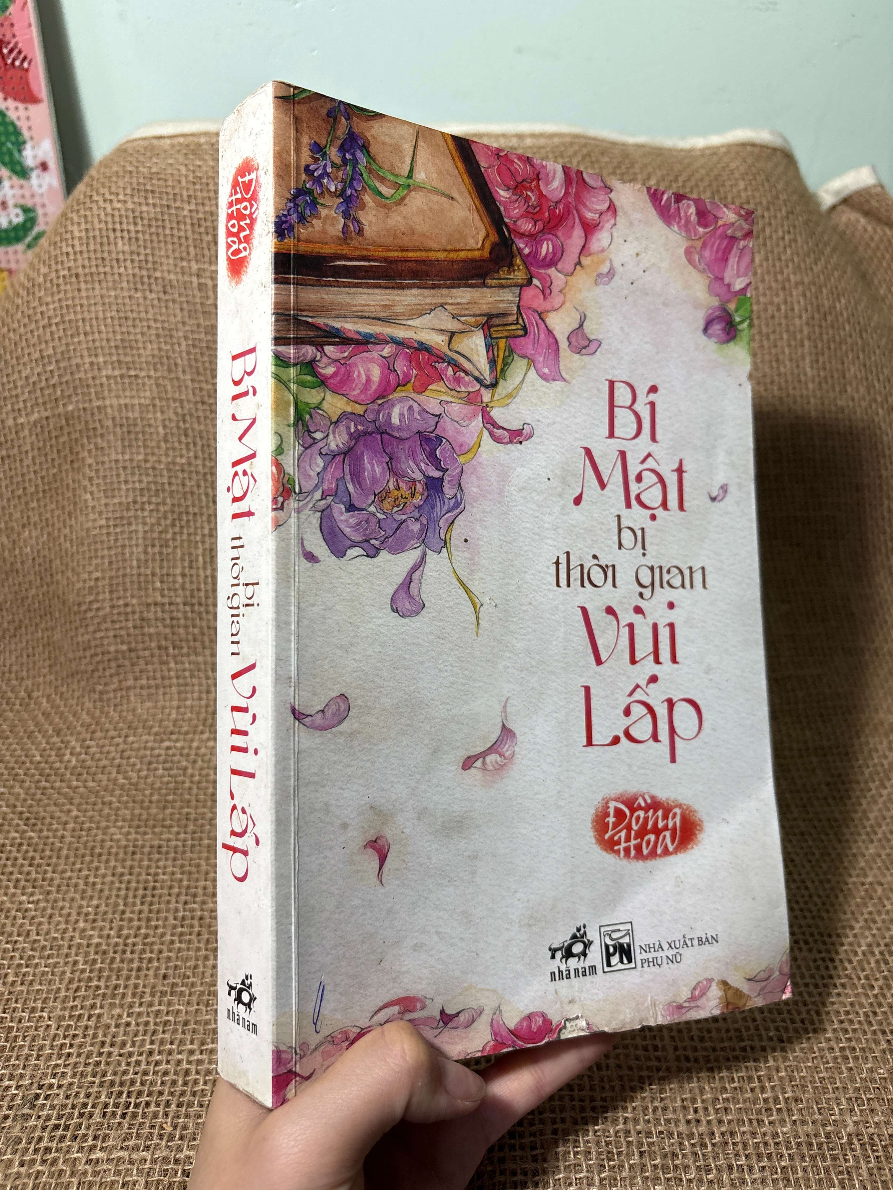 Bí mật bị thời gian vùi lấp - Đồng Hoa 2012 mới 80% (Sách văn học) HLSC
