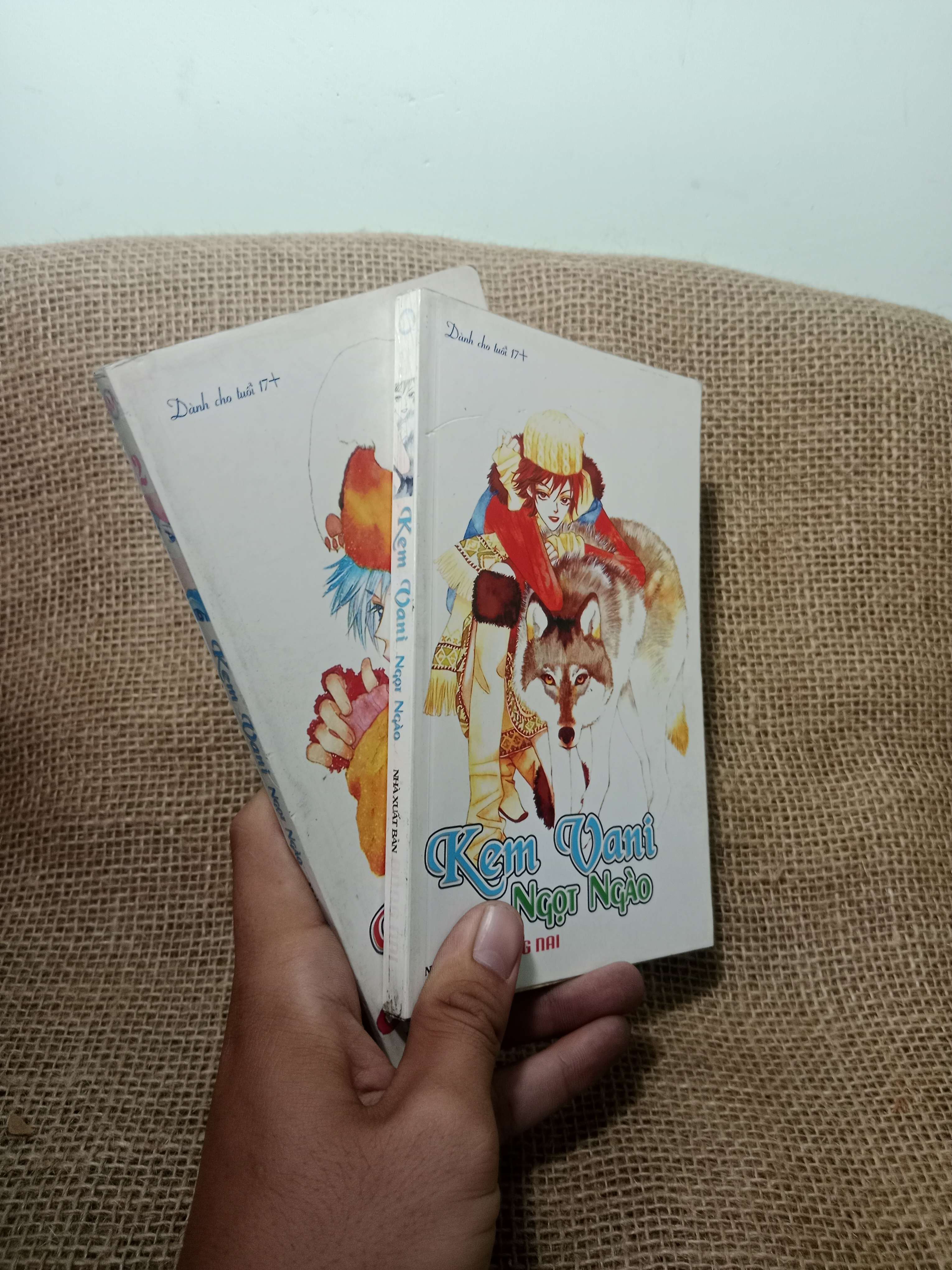 2 cuốn Kem vani ngọt ngào mới 80% (Truyện tranh ) HLSC