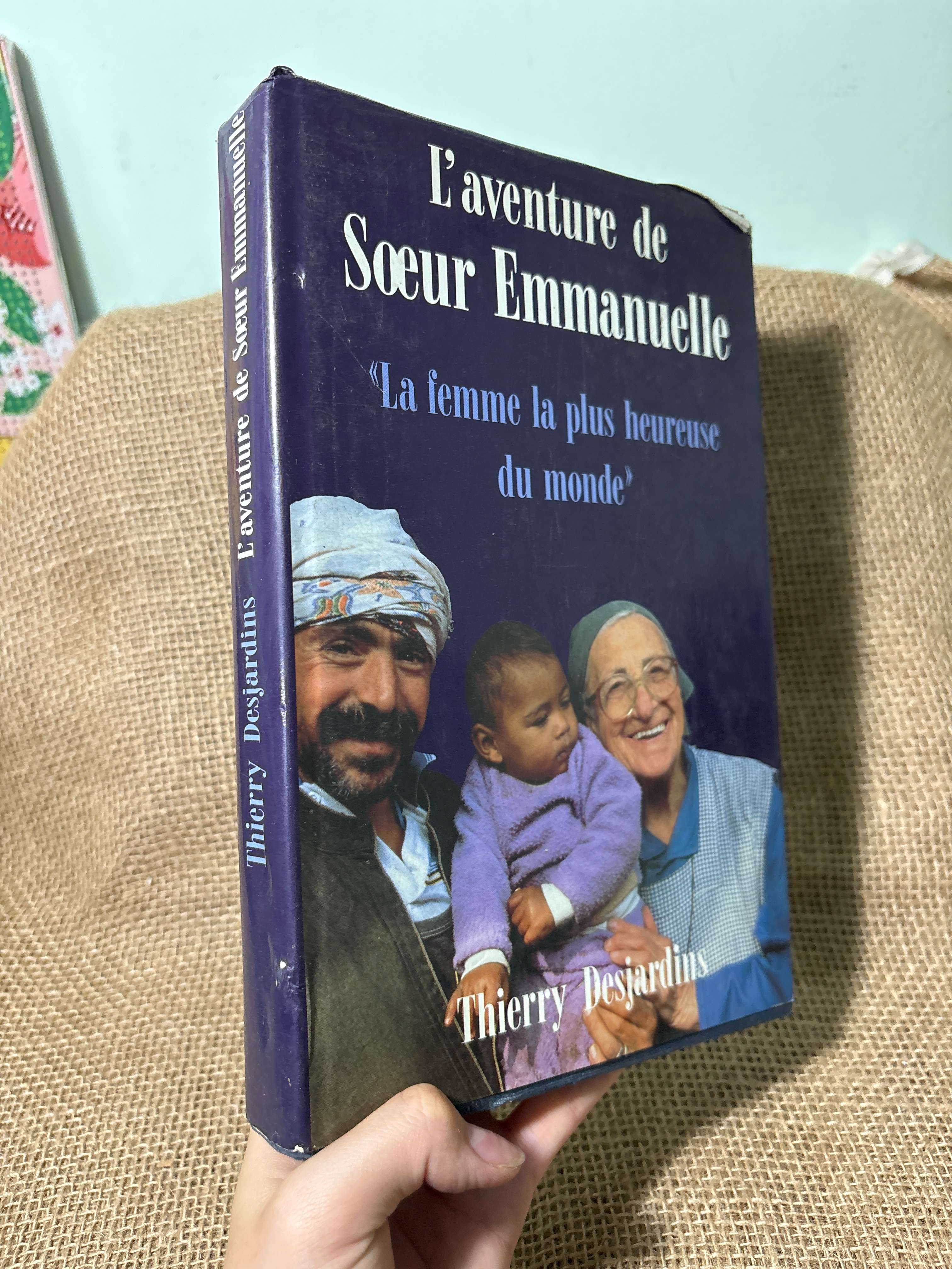 L'aventure de Soeur Emmanuelle - Thierry Desjardins bìa cứng mới 80% (Sách ngoại) HLSC