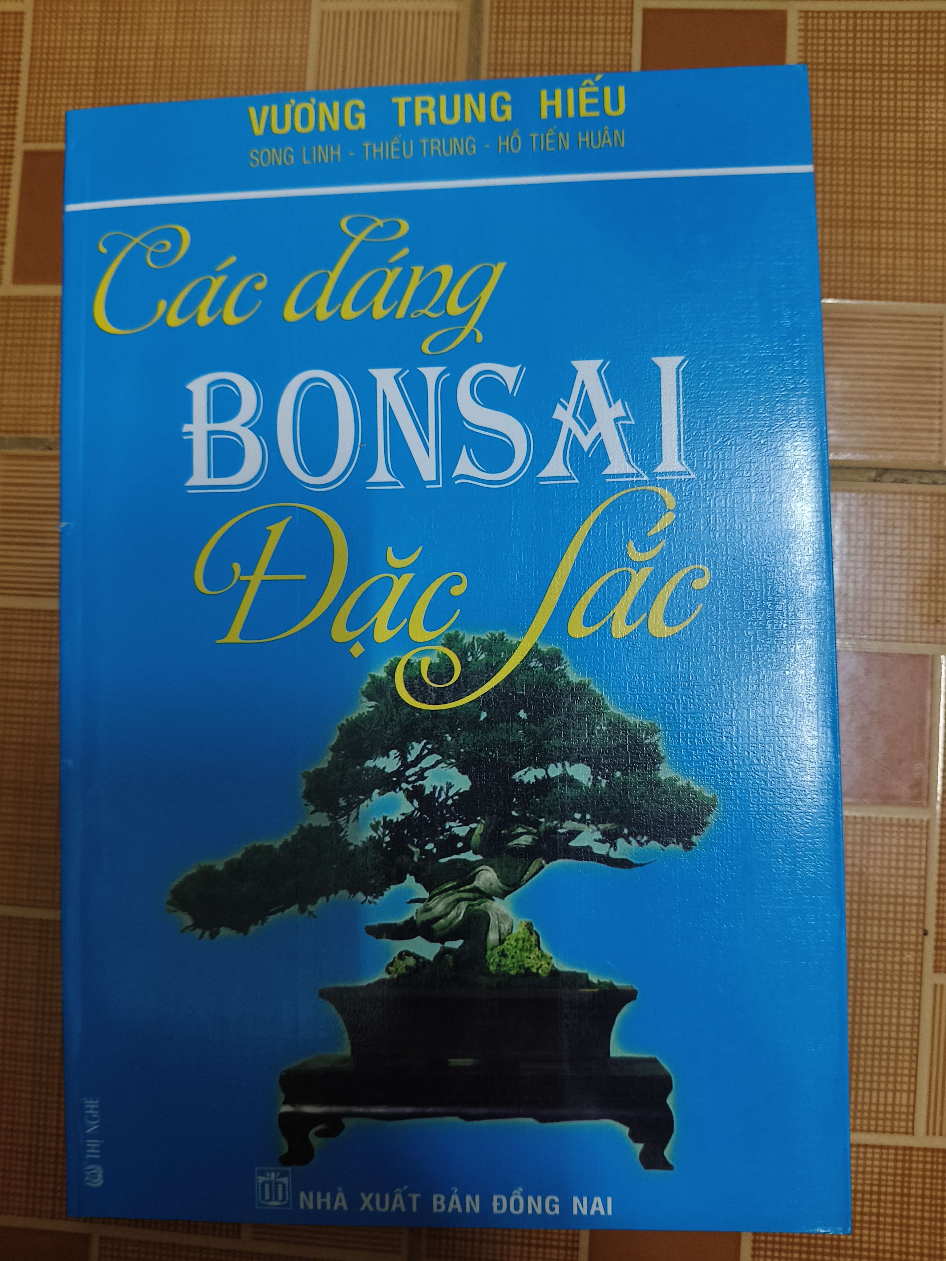 Các dáng bonsai đặc sắc - Xb 2011 - 126 trang (Sách kiến thức tổng hợp) ANTQ